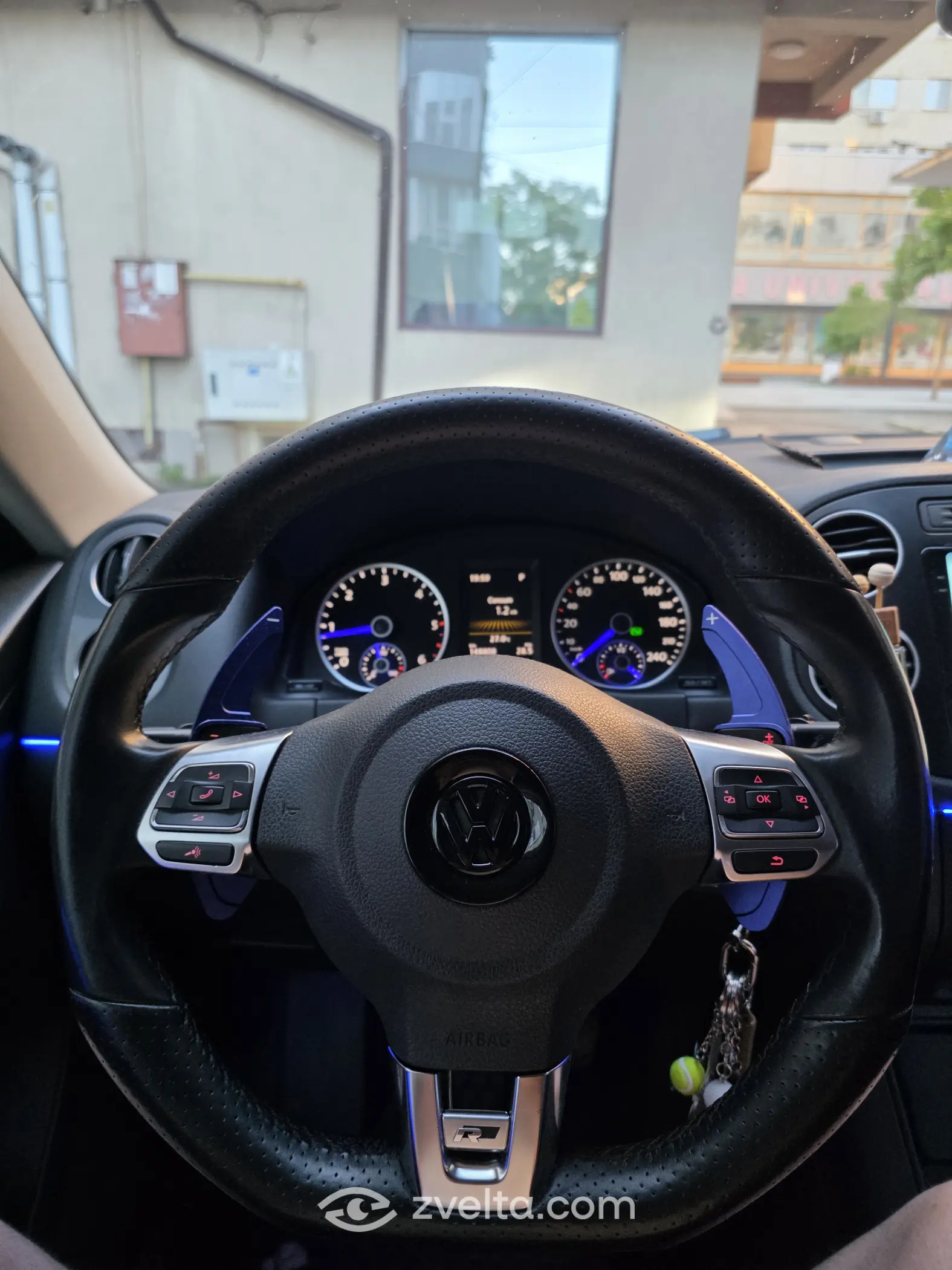 Car photo 5