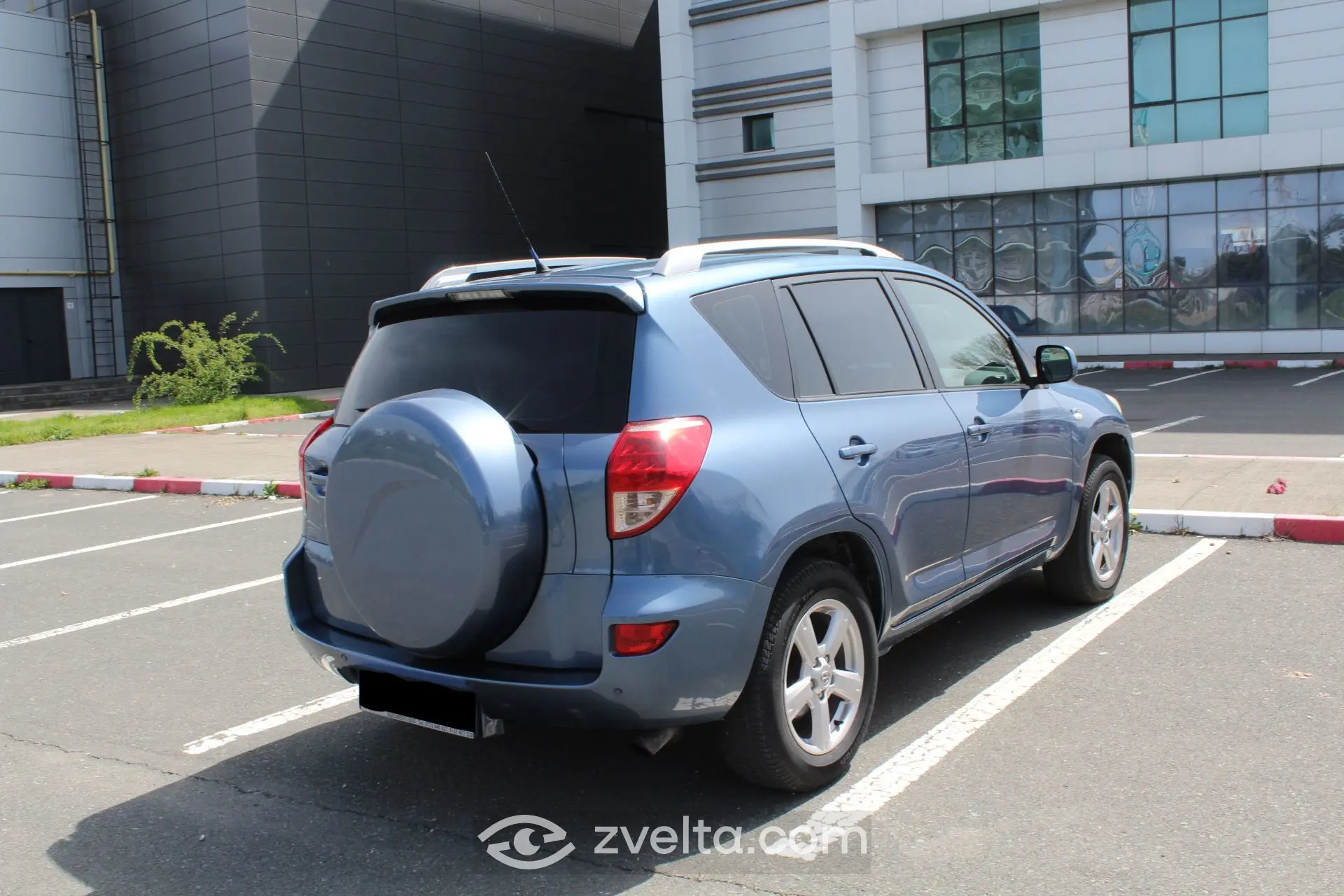 Car photo 3