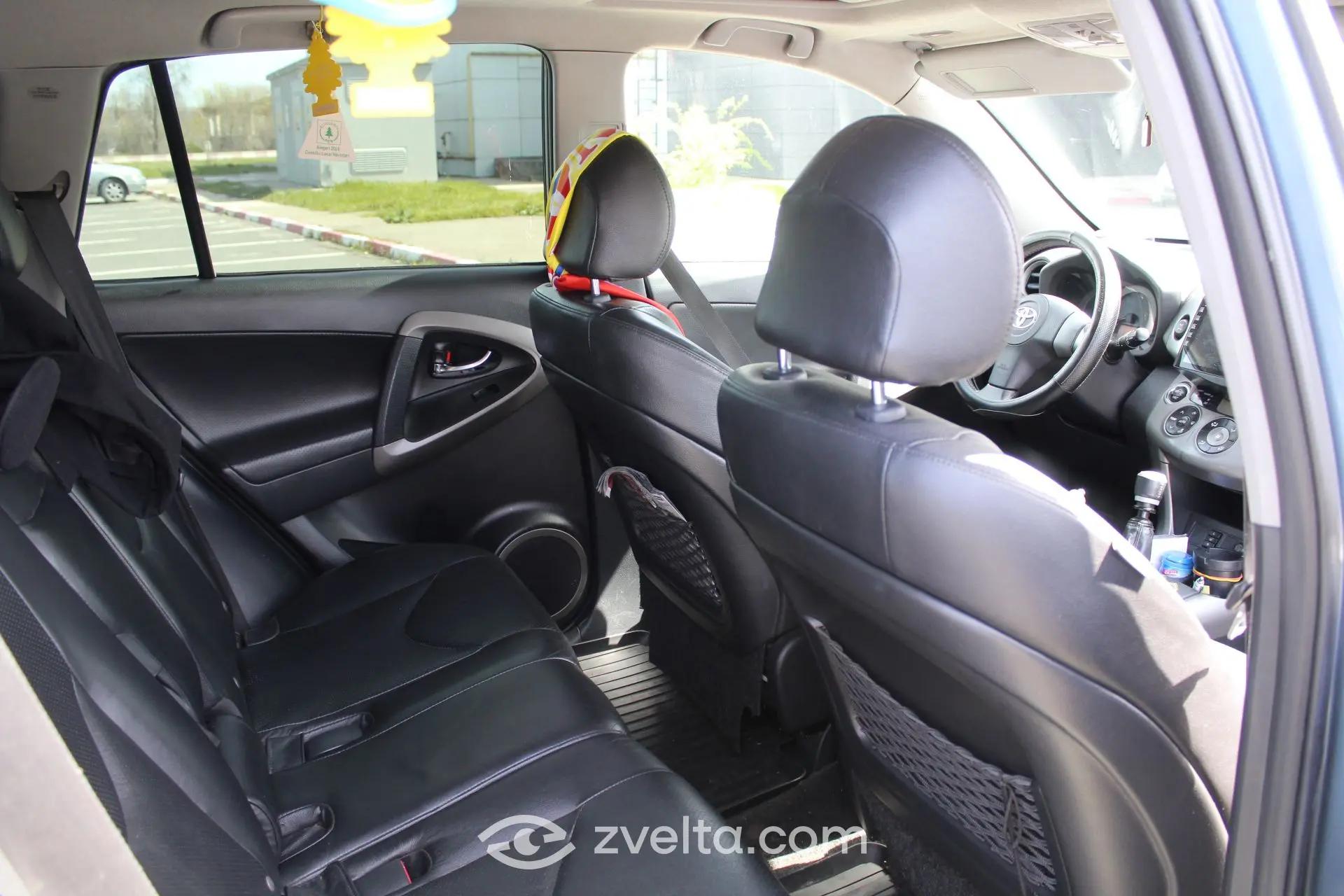Car photo 4