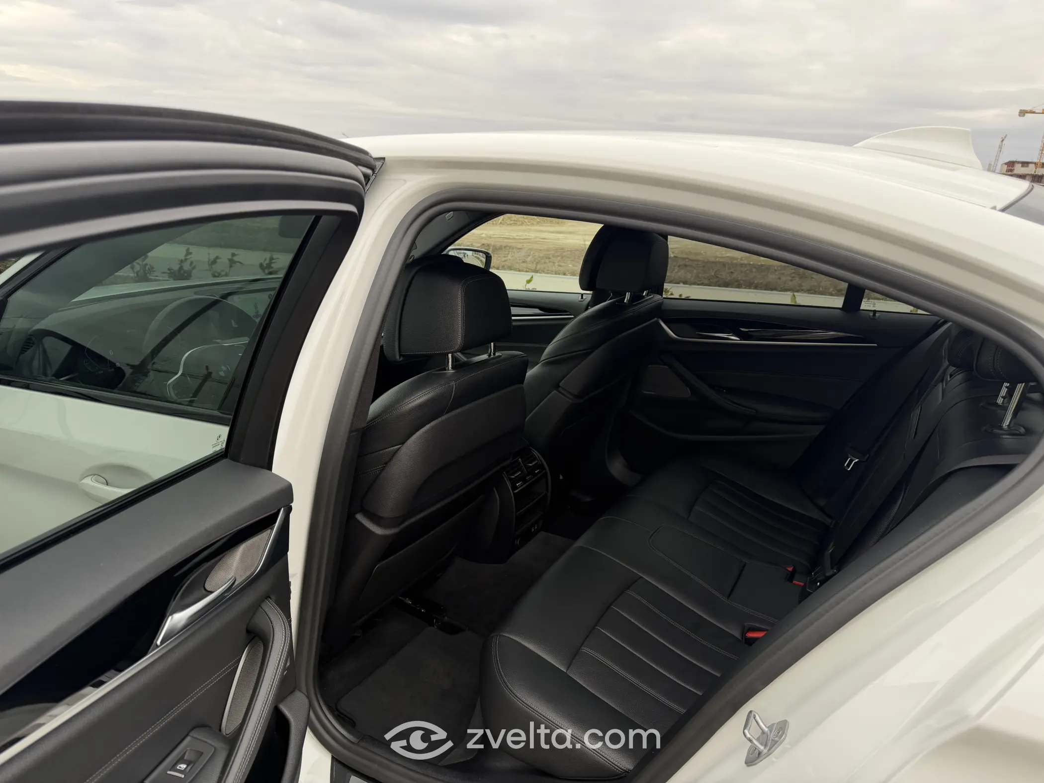 Car photo 8