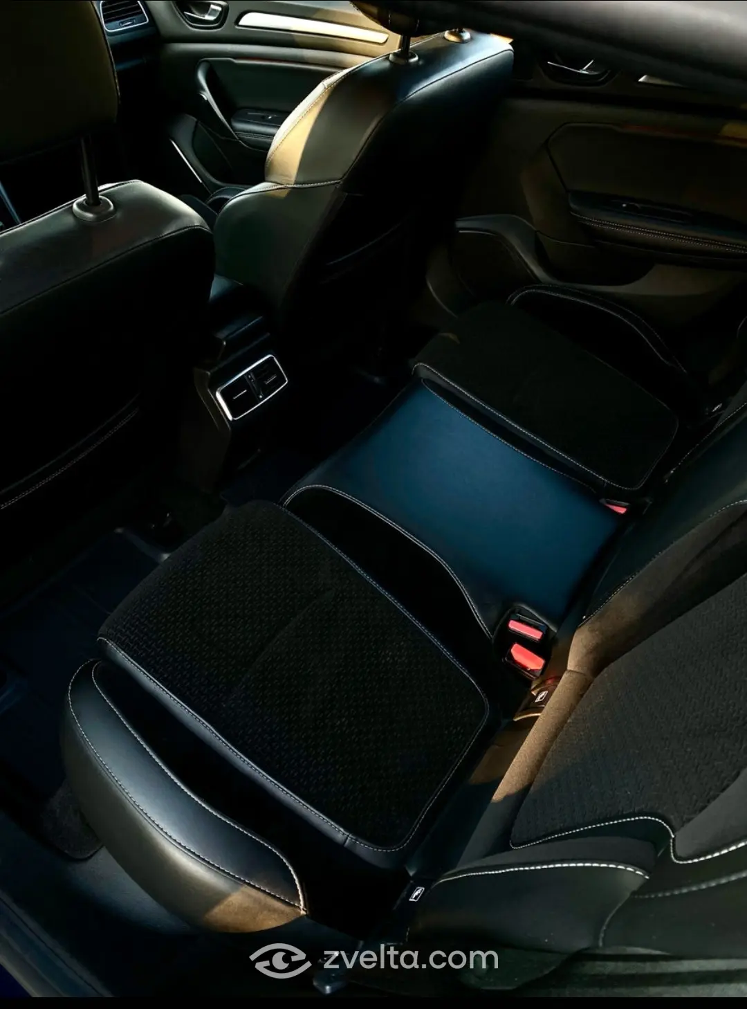 Car photo 9