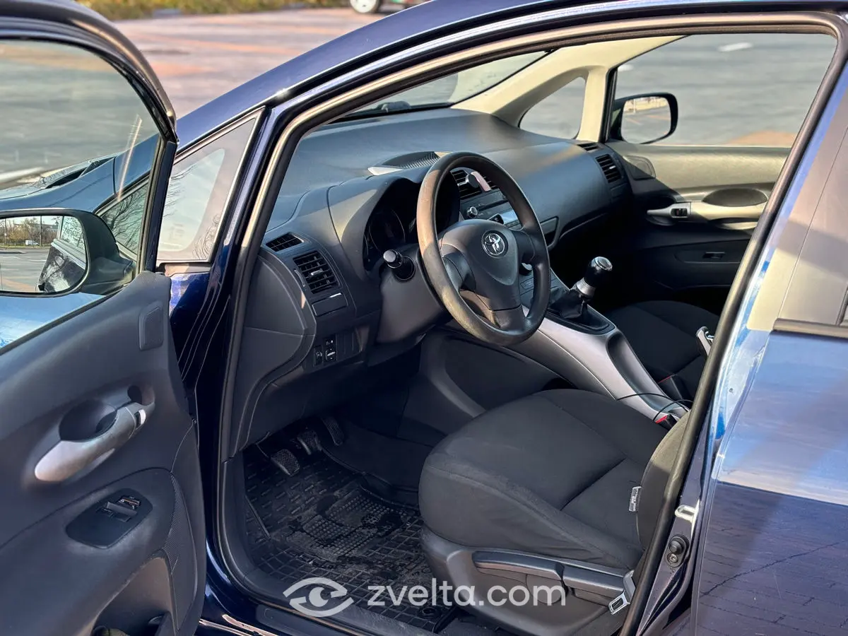 Car photo 6