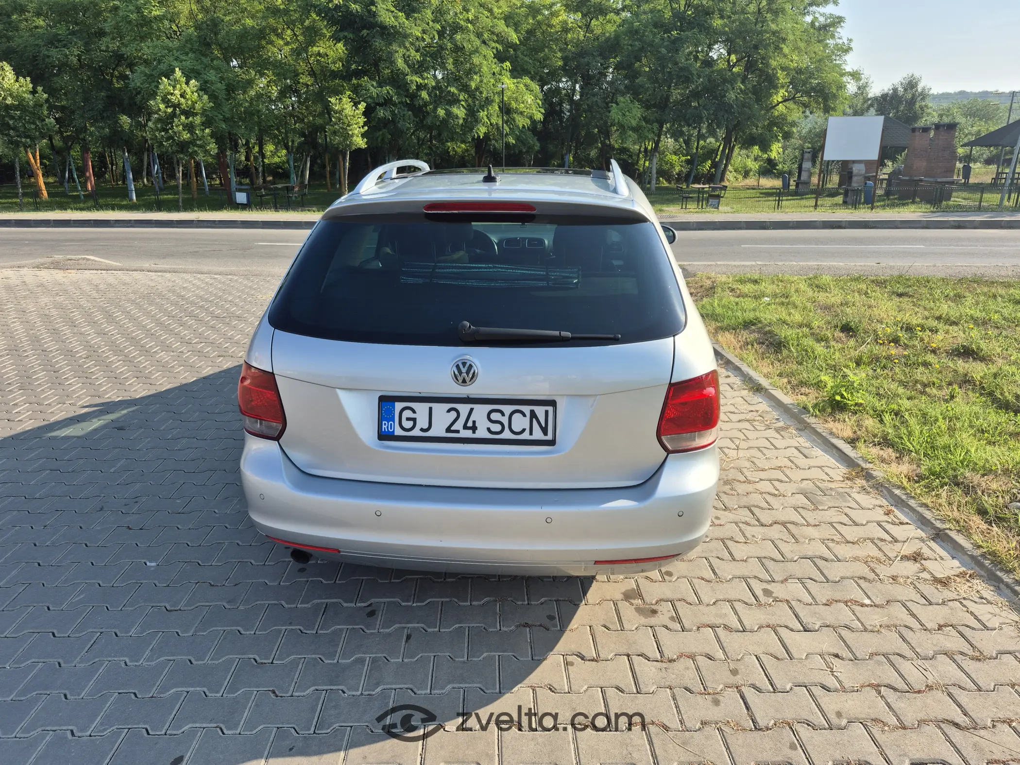 Car photo 3