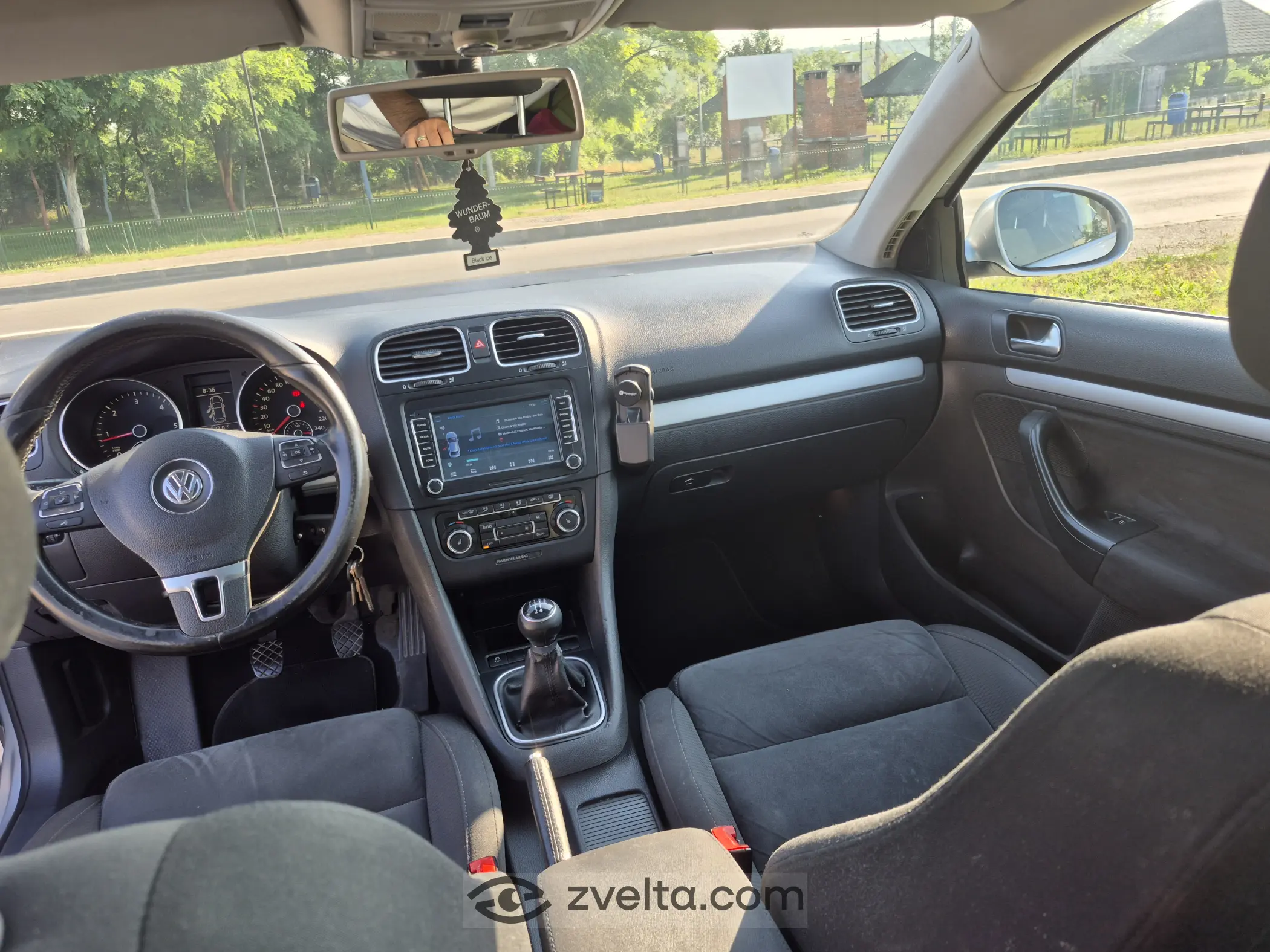 Car photo 6