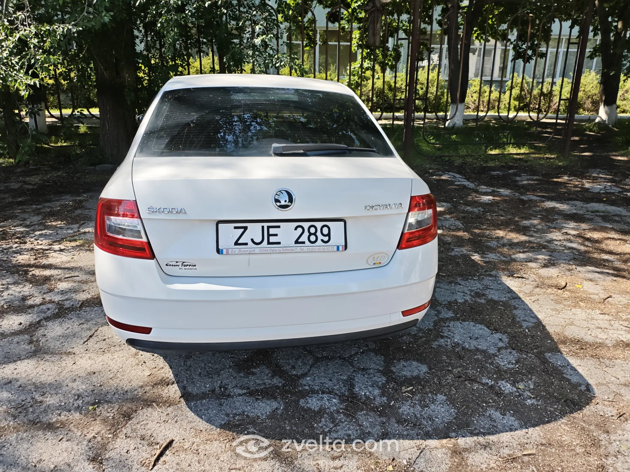 Car photo 3
