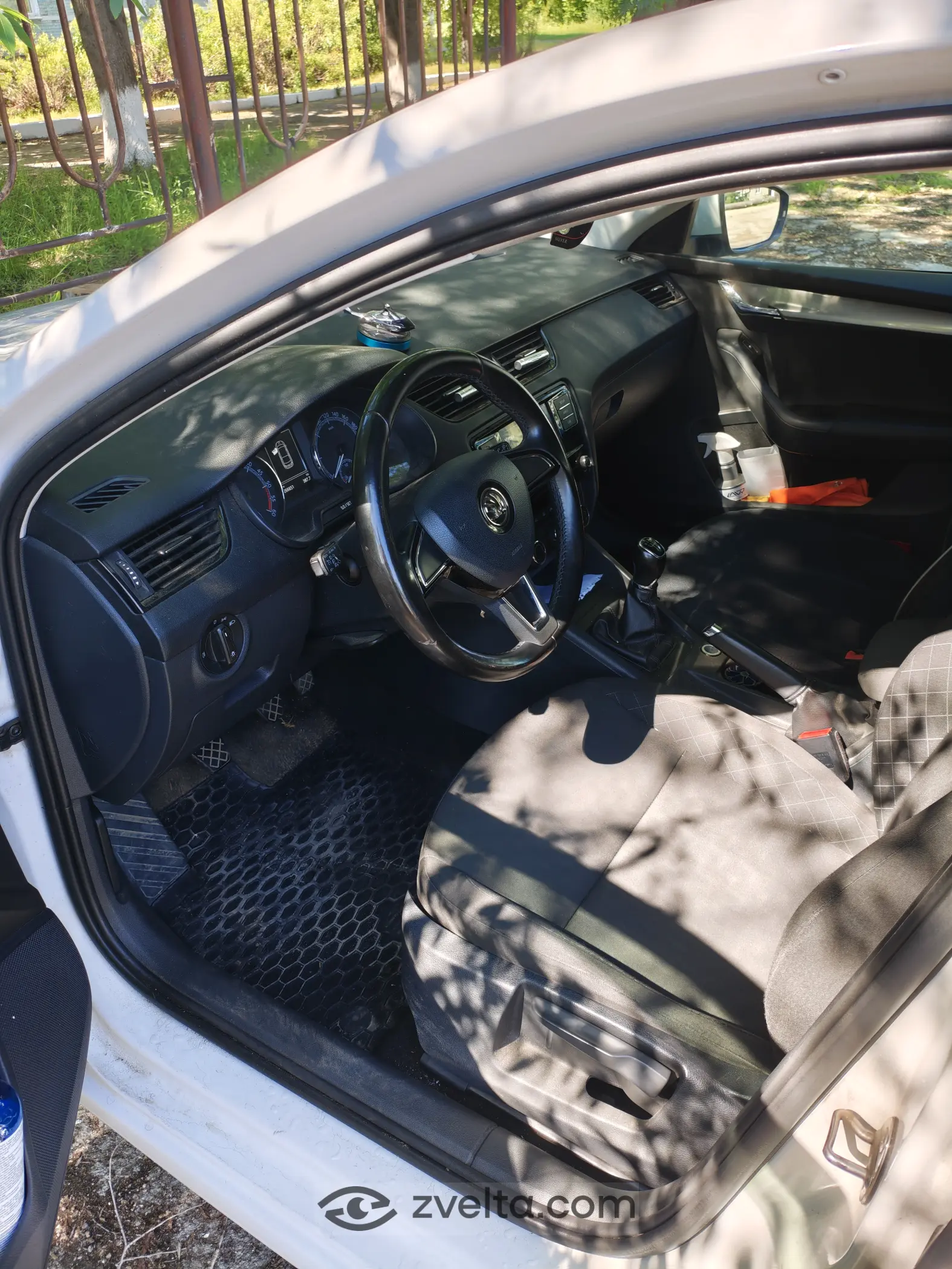 Car photo 5