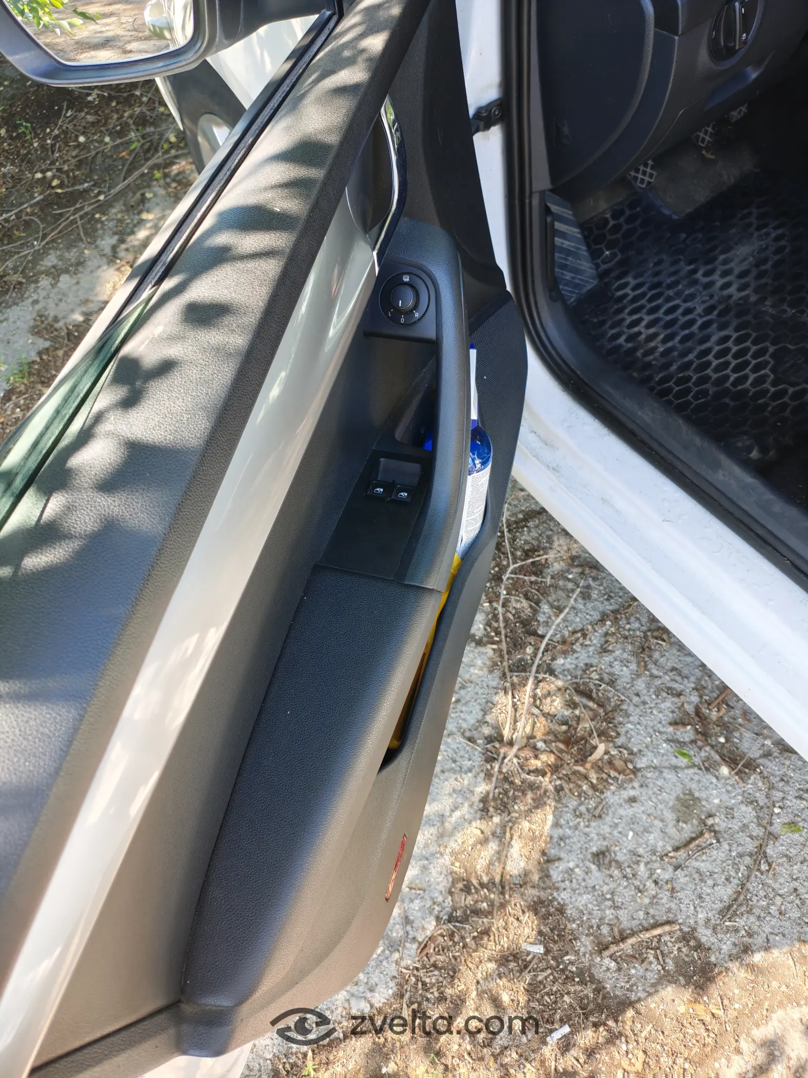Car photo 6