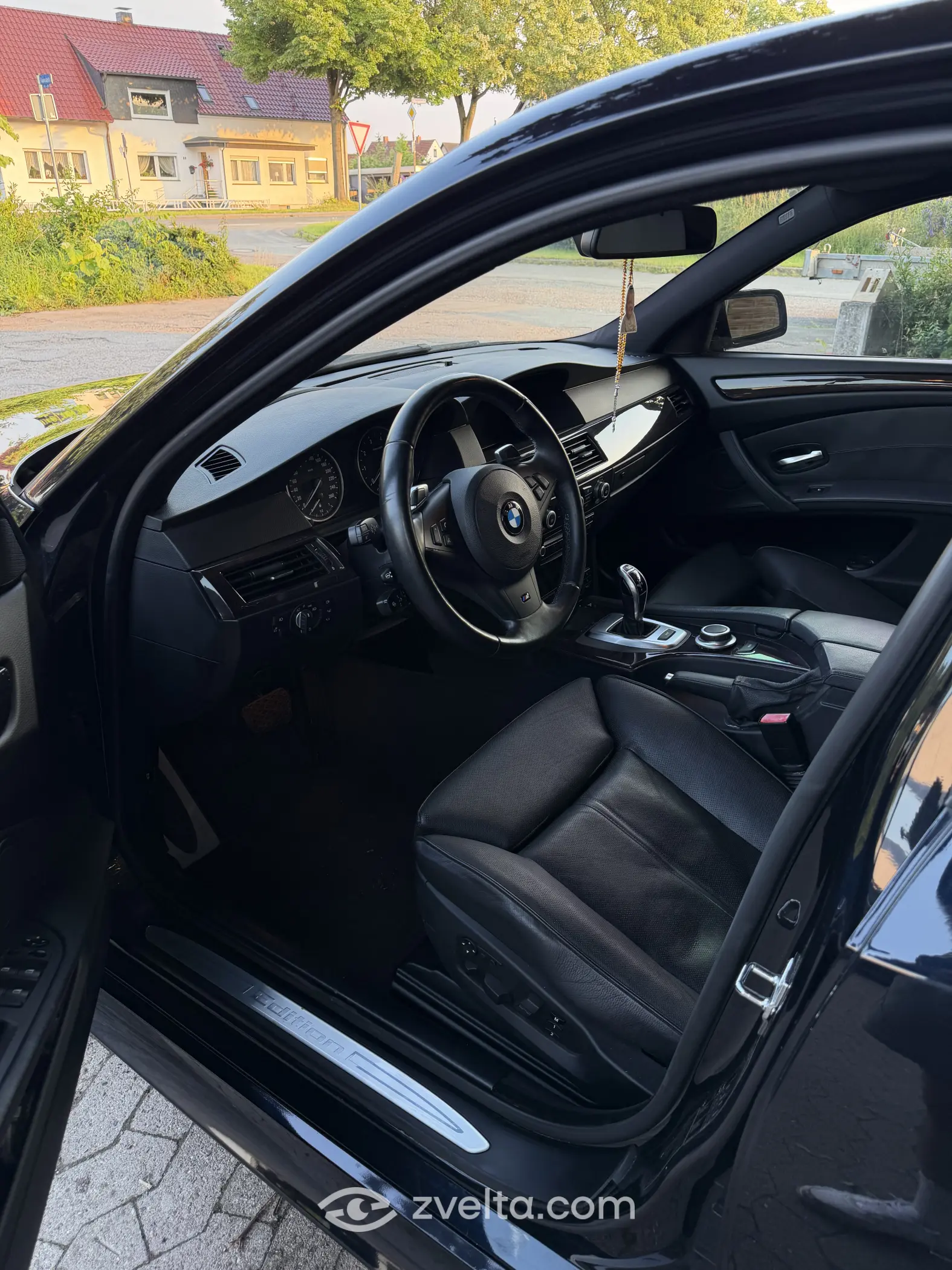 Car photo 3