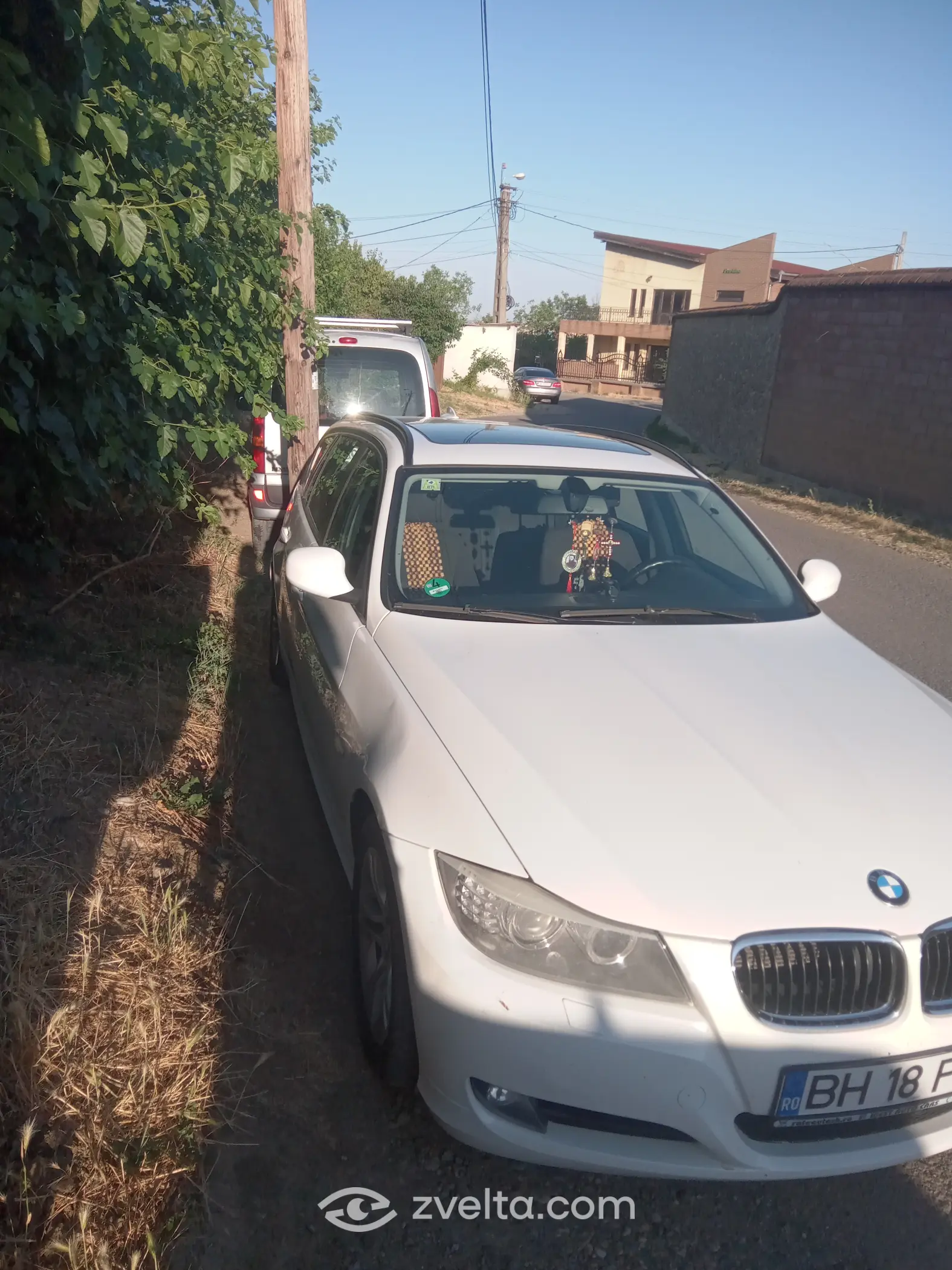 Car photo 3