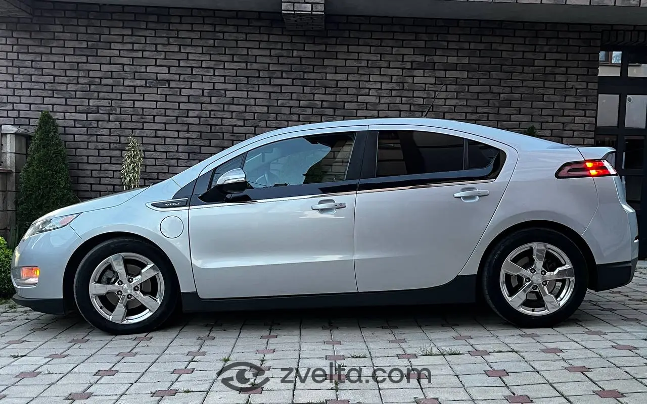 Car photo 9