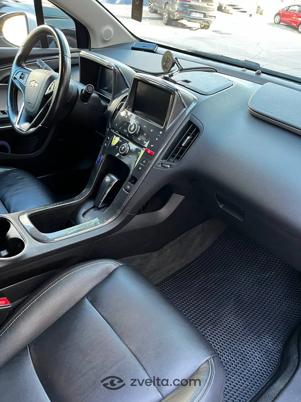 Car photo 12