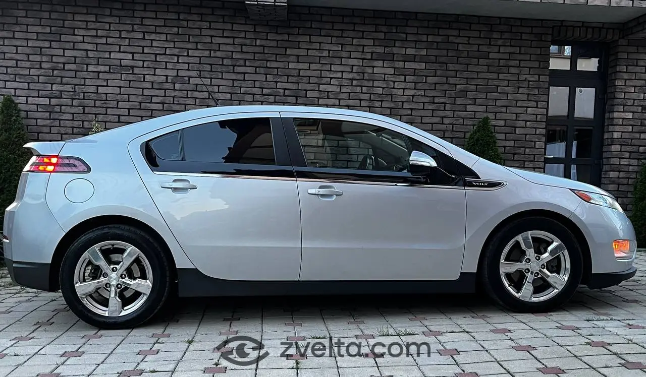 Car photo 10
