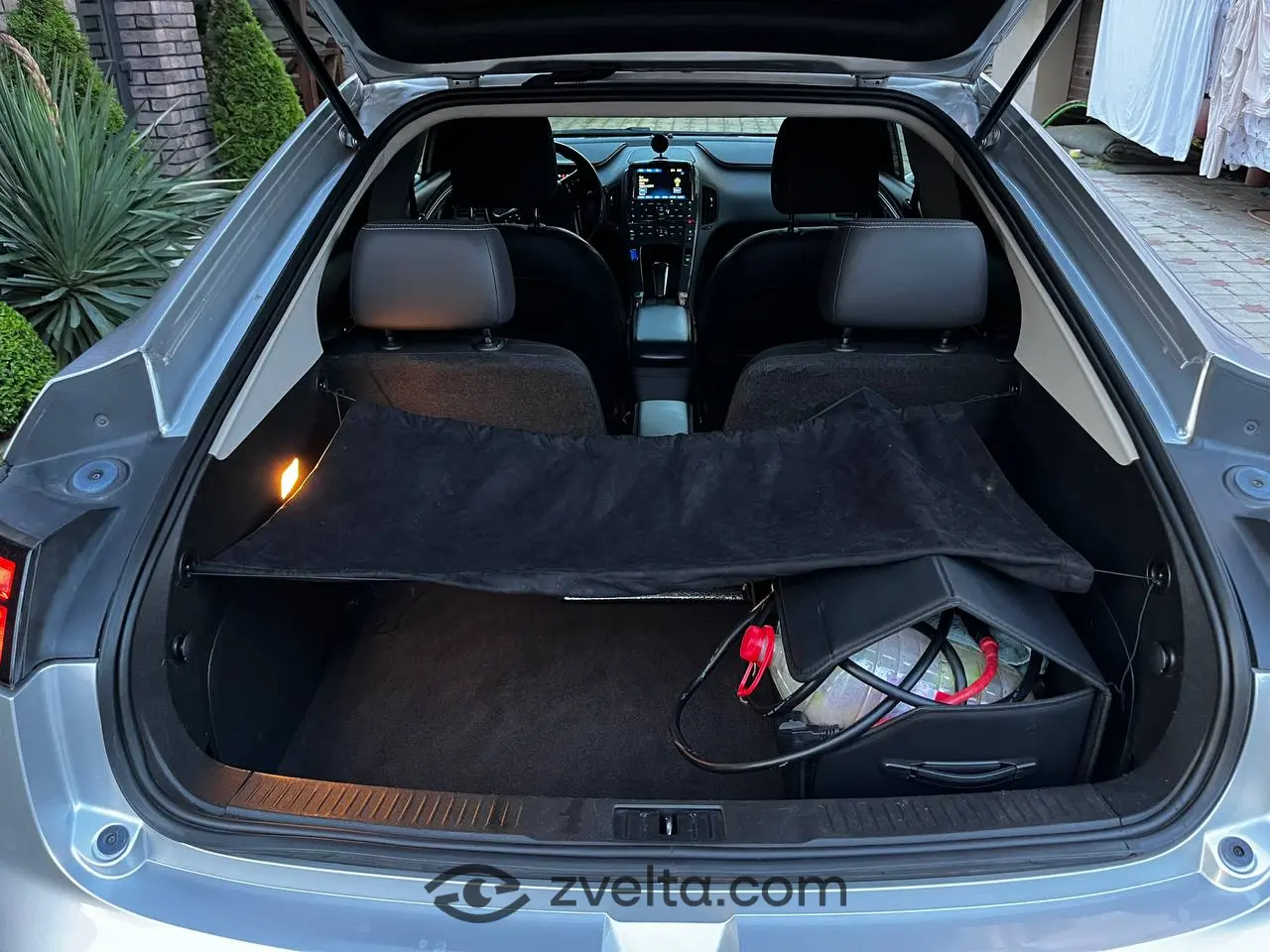 Car photo 14