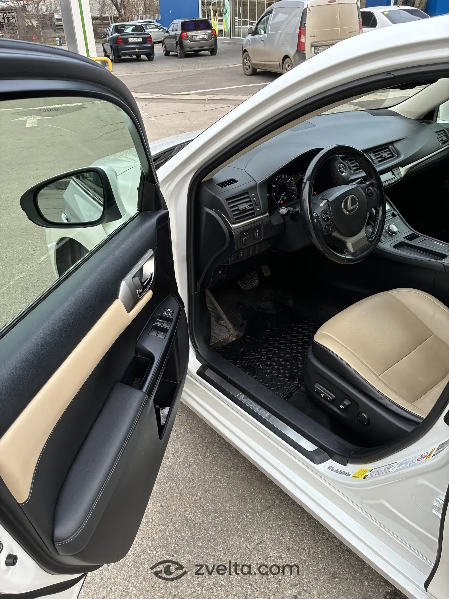 Car photo 5