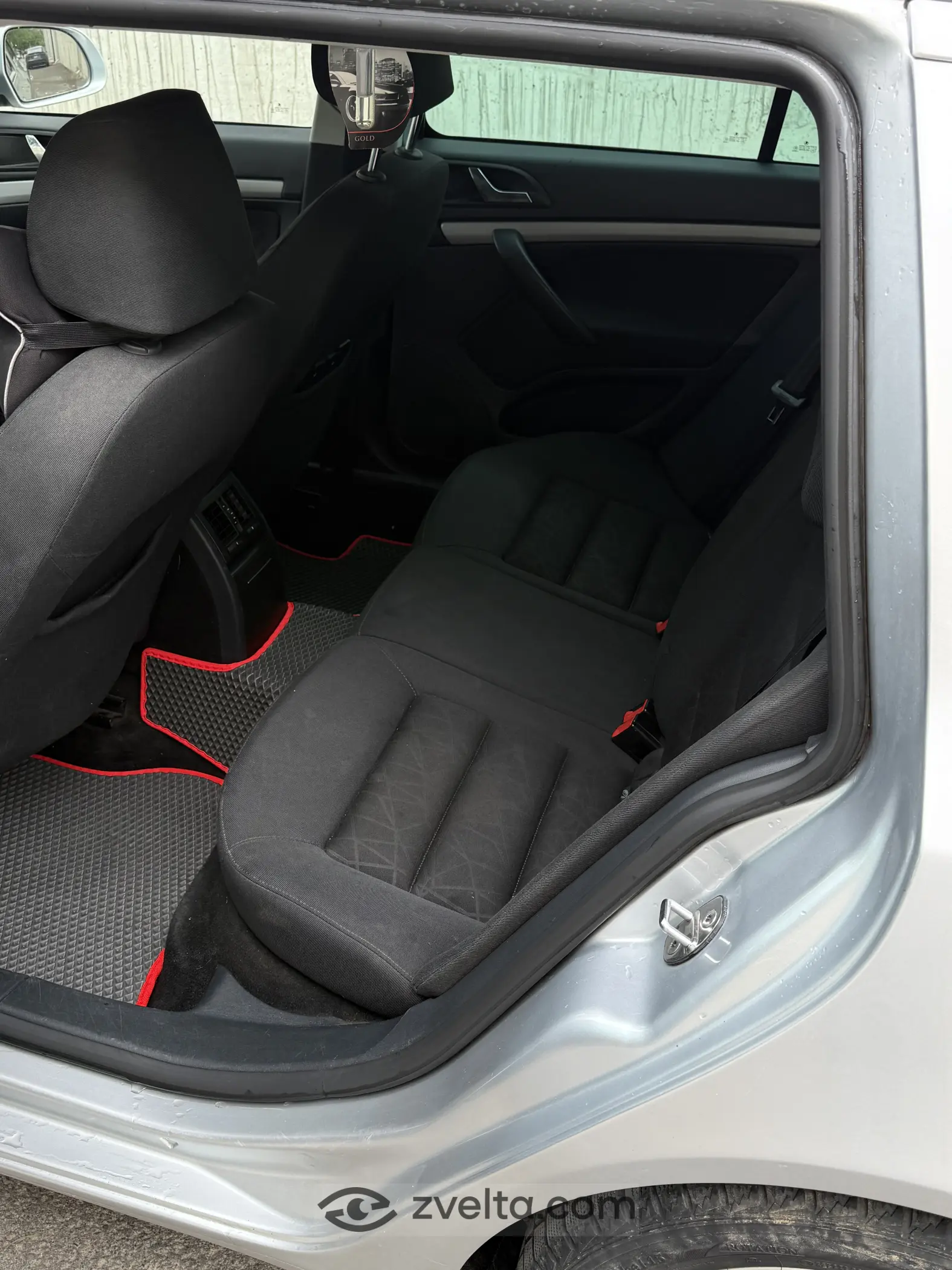 Car photo 7