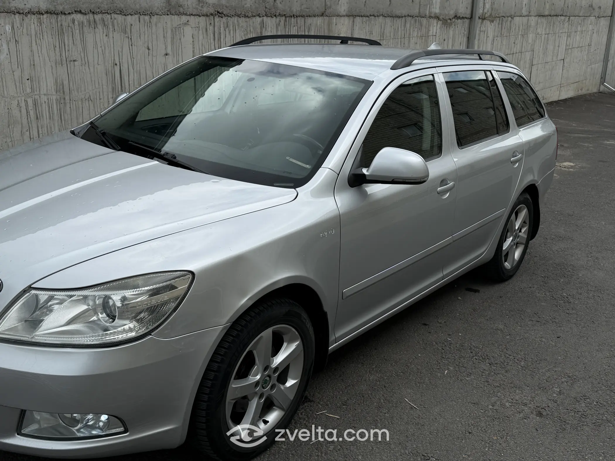 Car photo 6