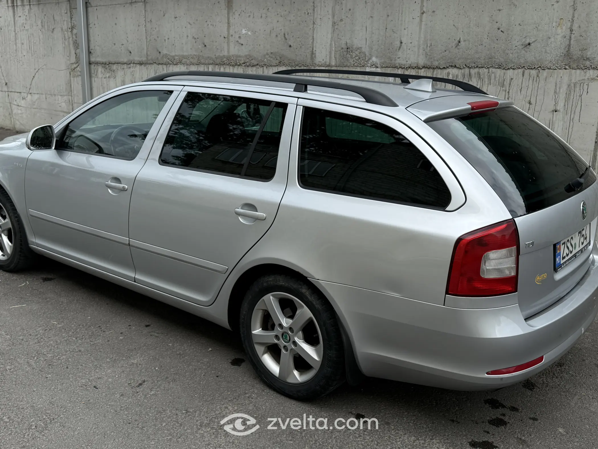 Car photo 5