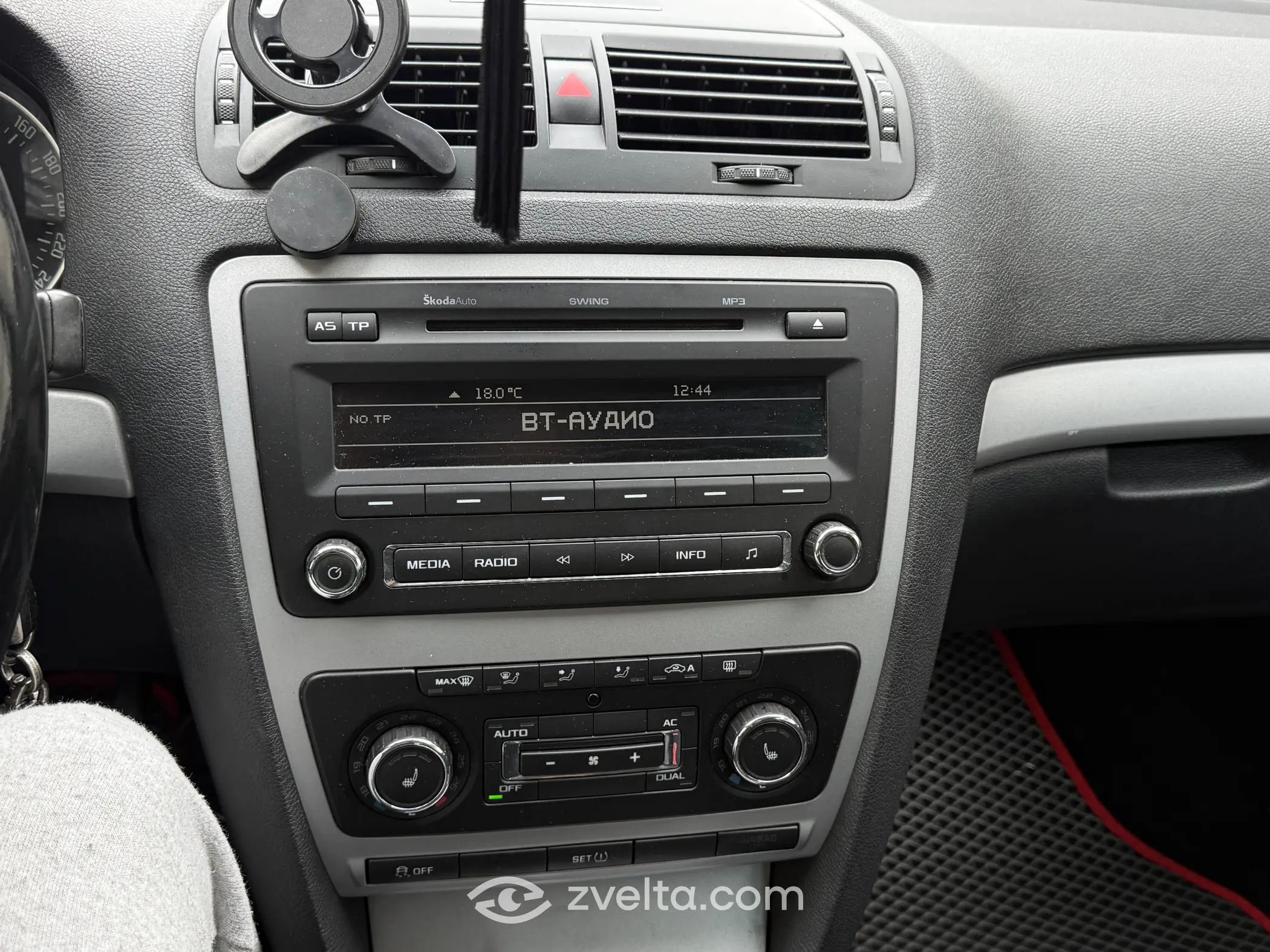 Car photo 10