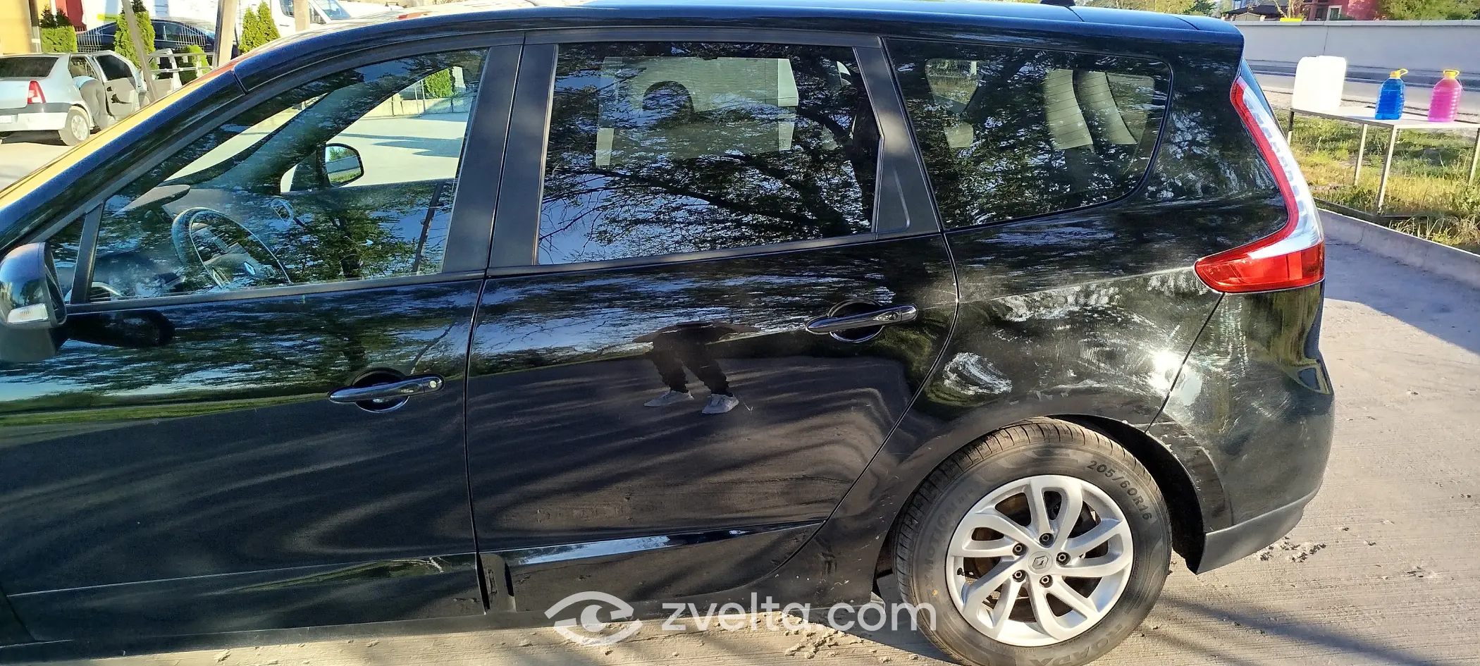 Car photo 3