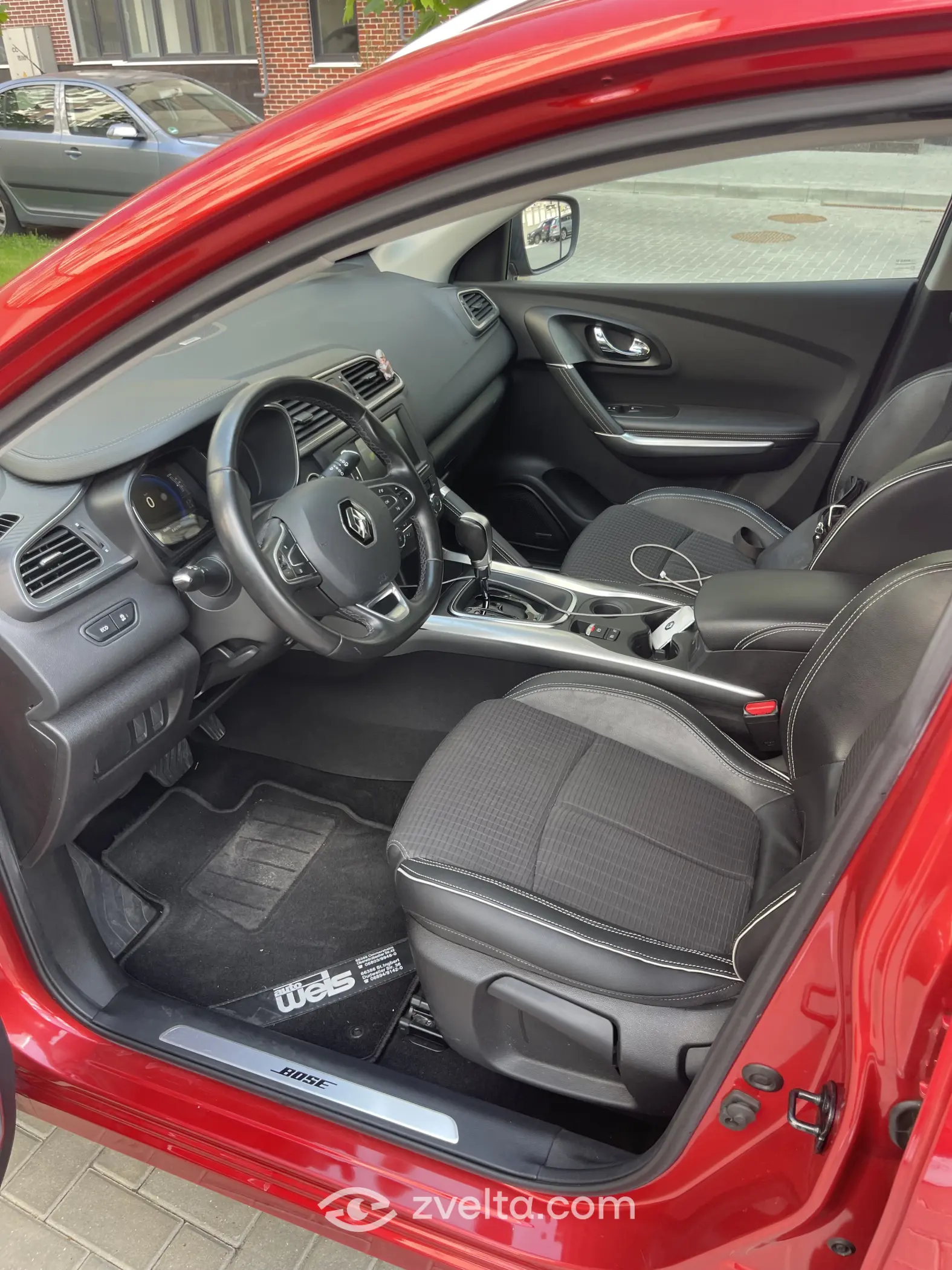 Car photo 5