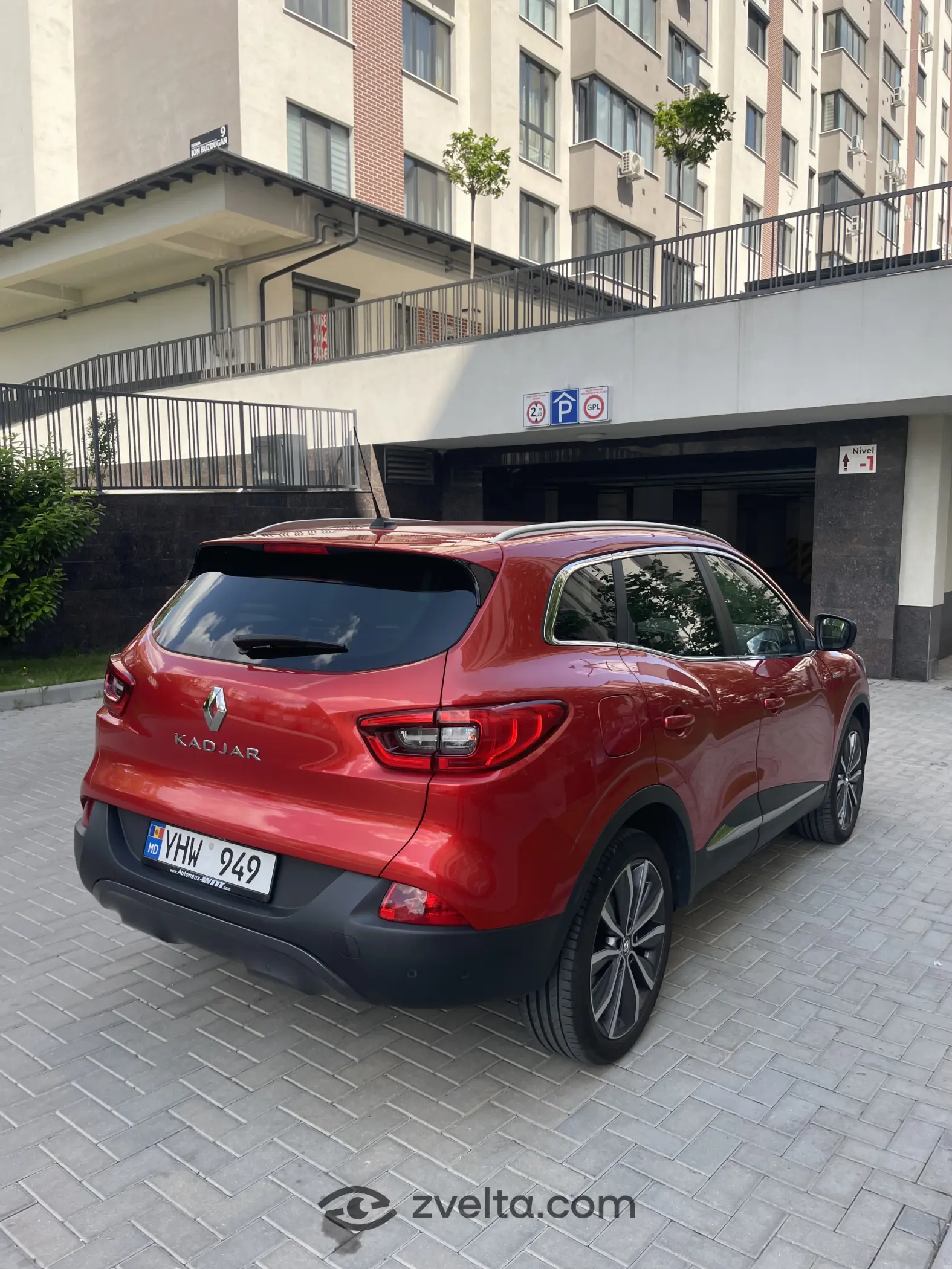 Car photo 3