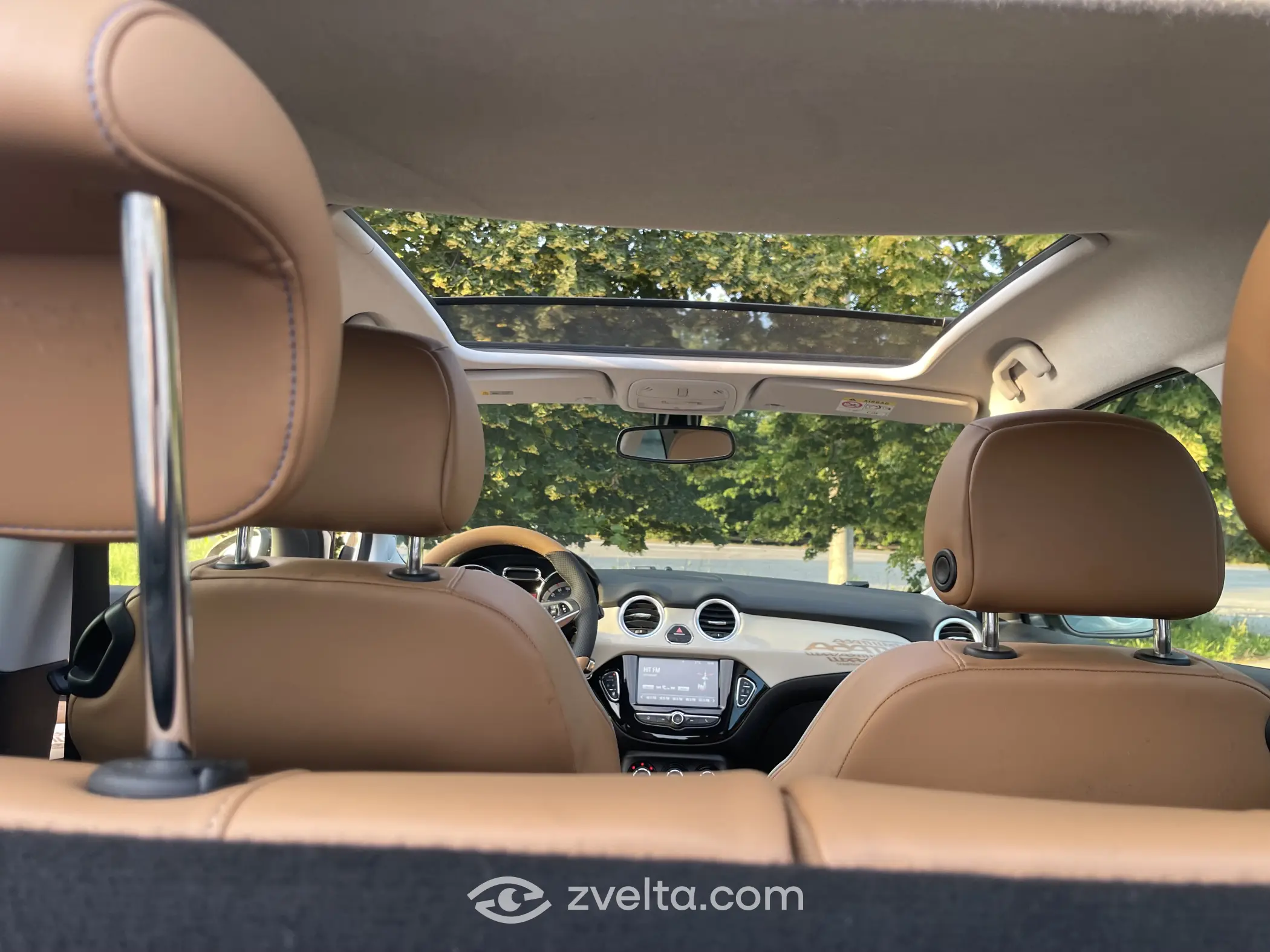 Car photo 3
