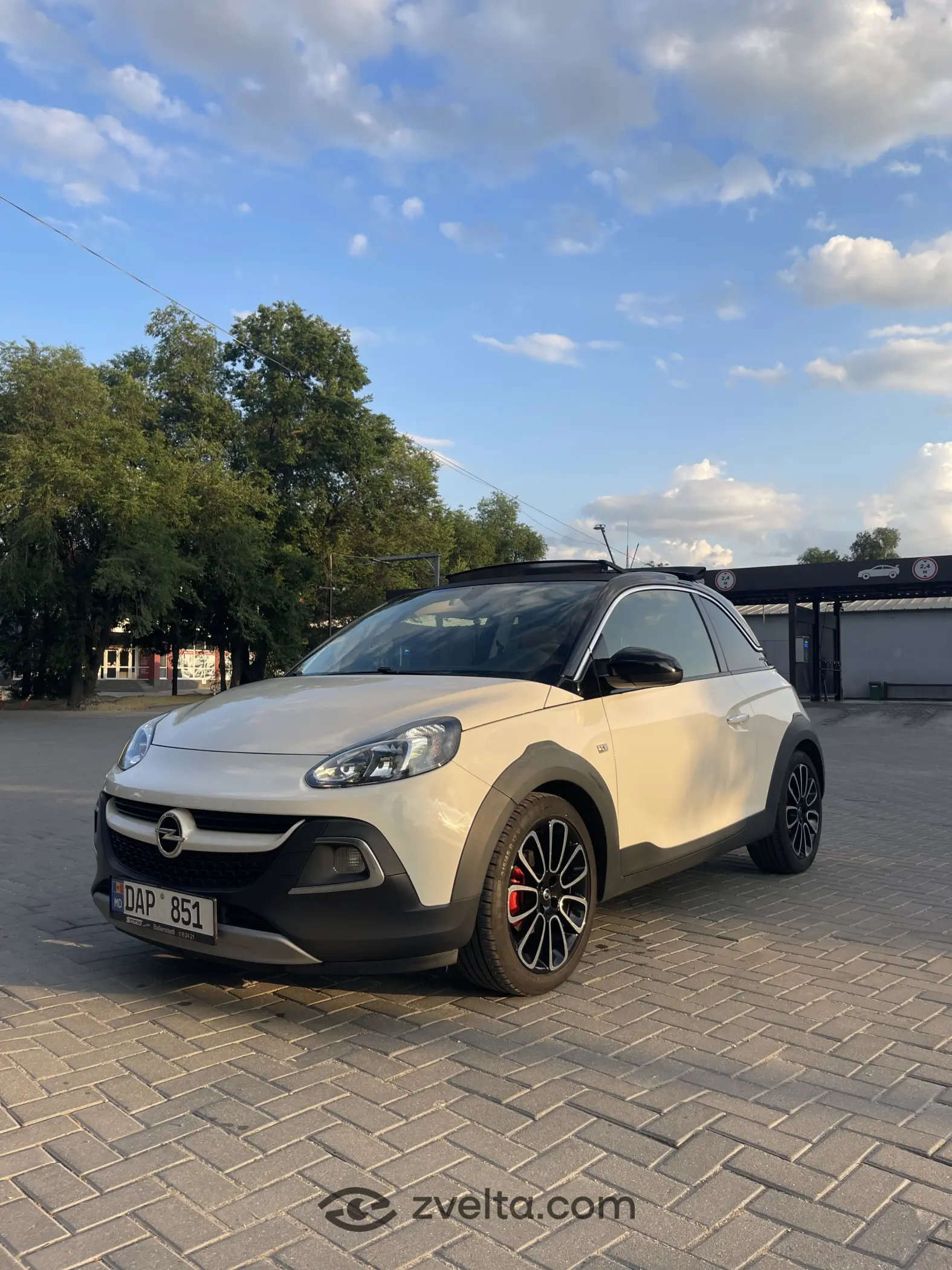 Car photo 7