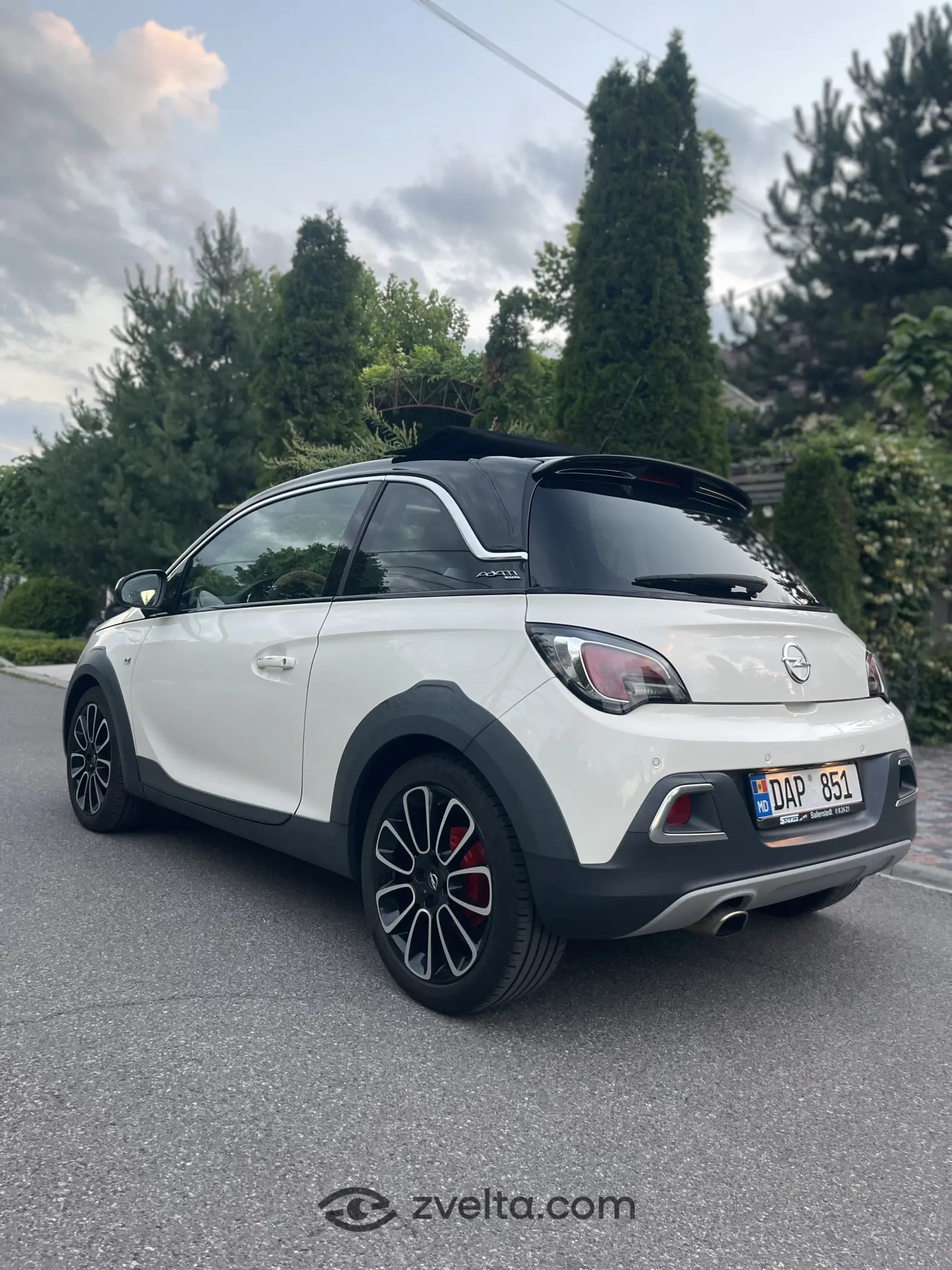 Car photo 1