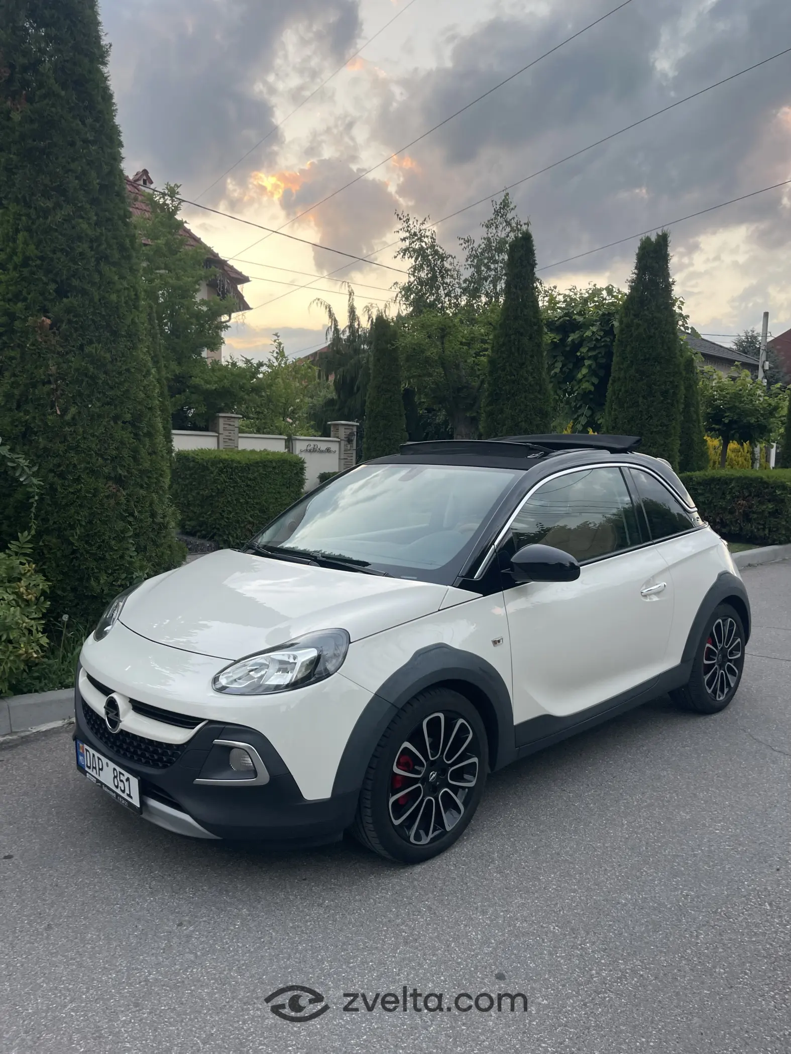 Car photo 2