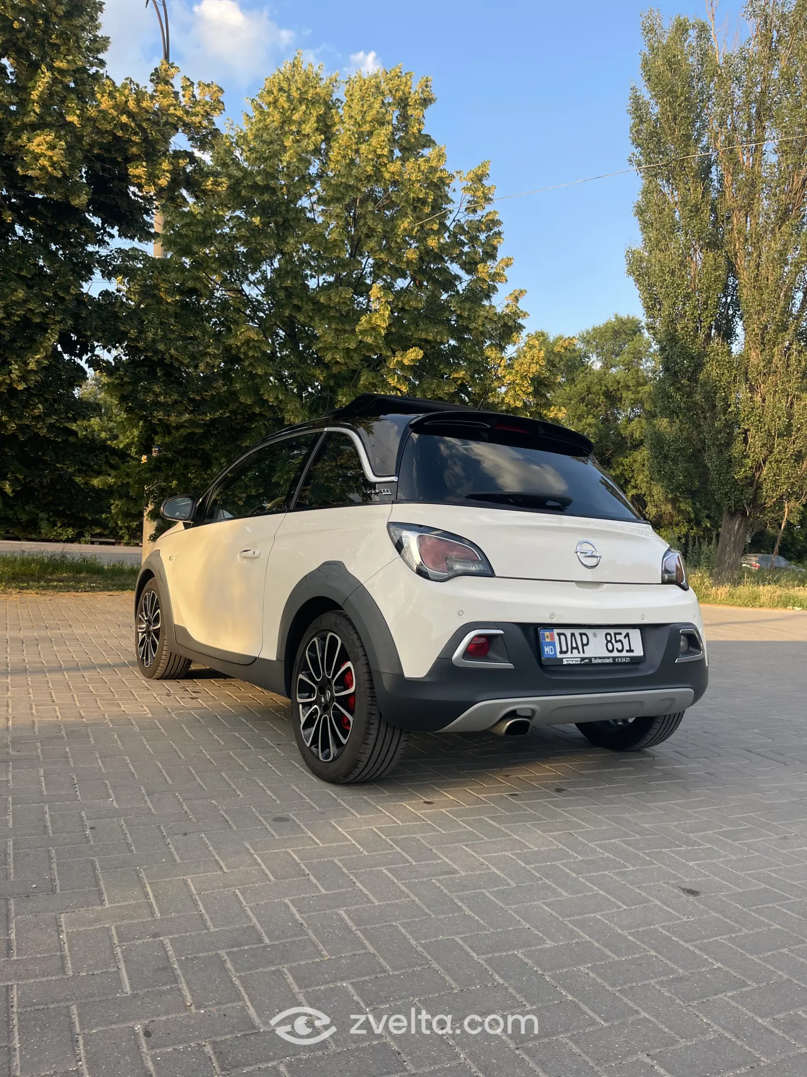 Car photo 6