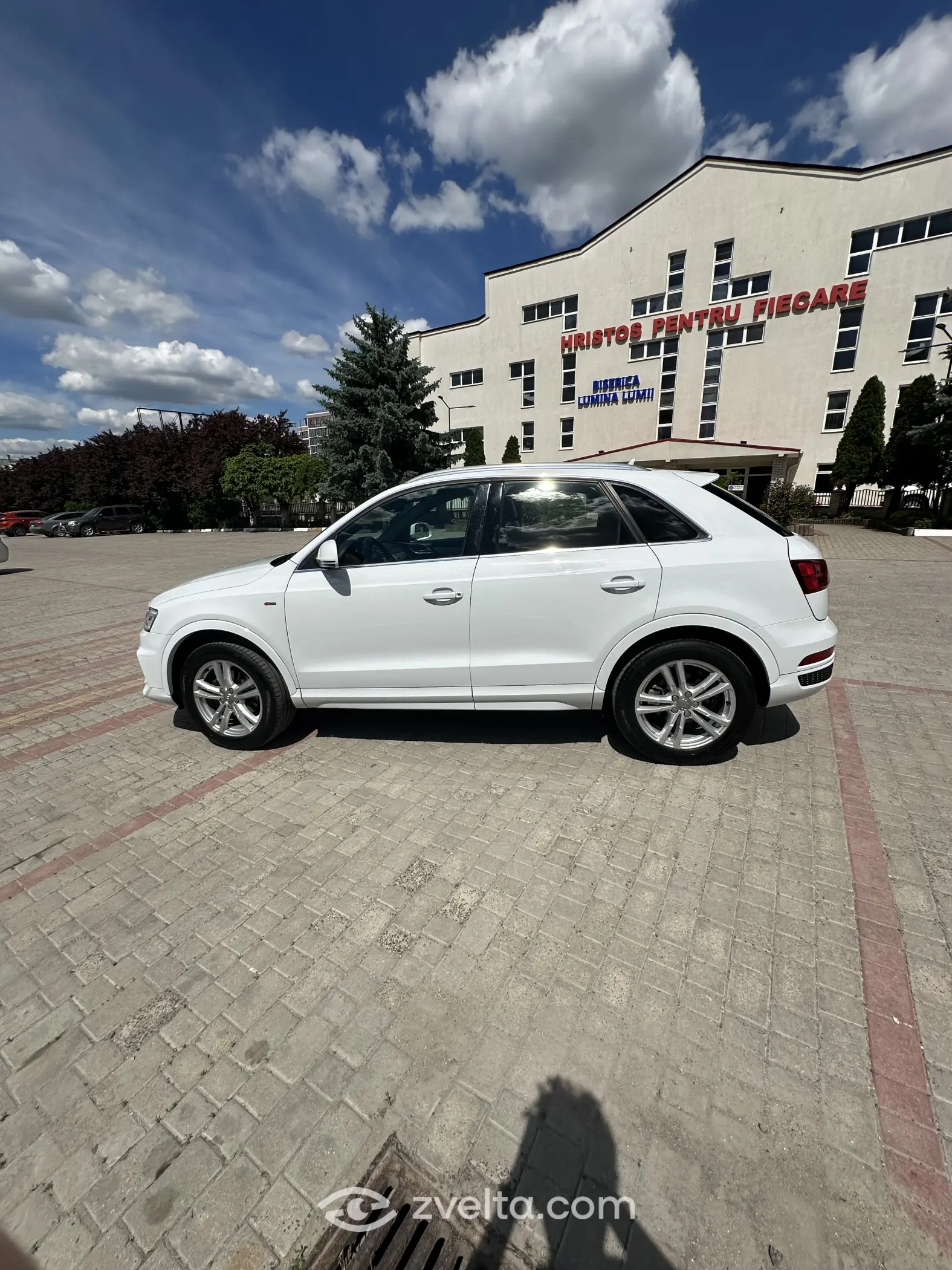 Car photo 11
