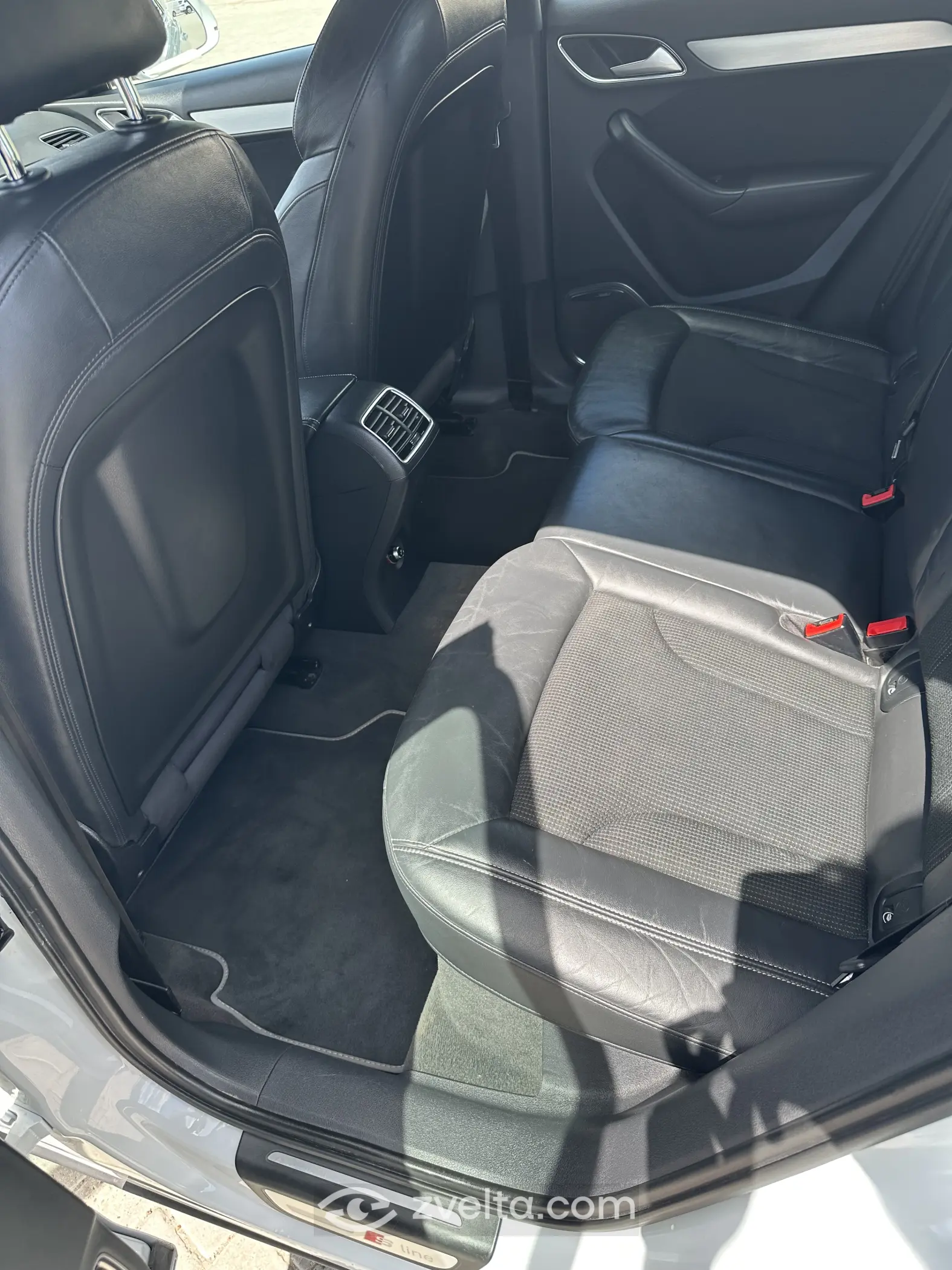 Car photo 12
