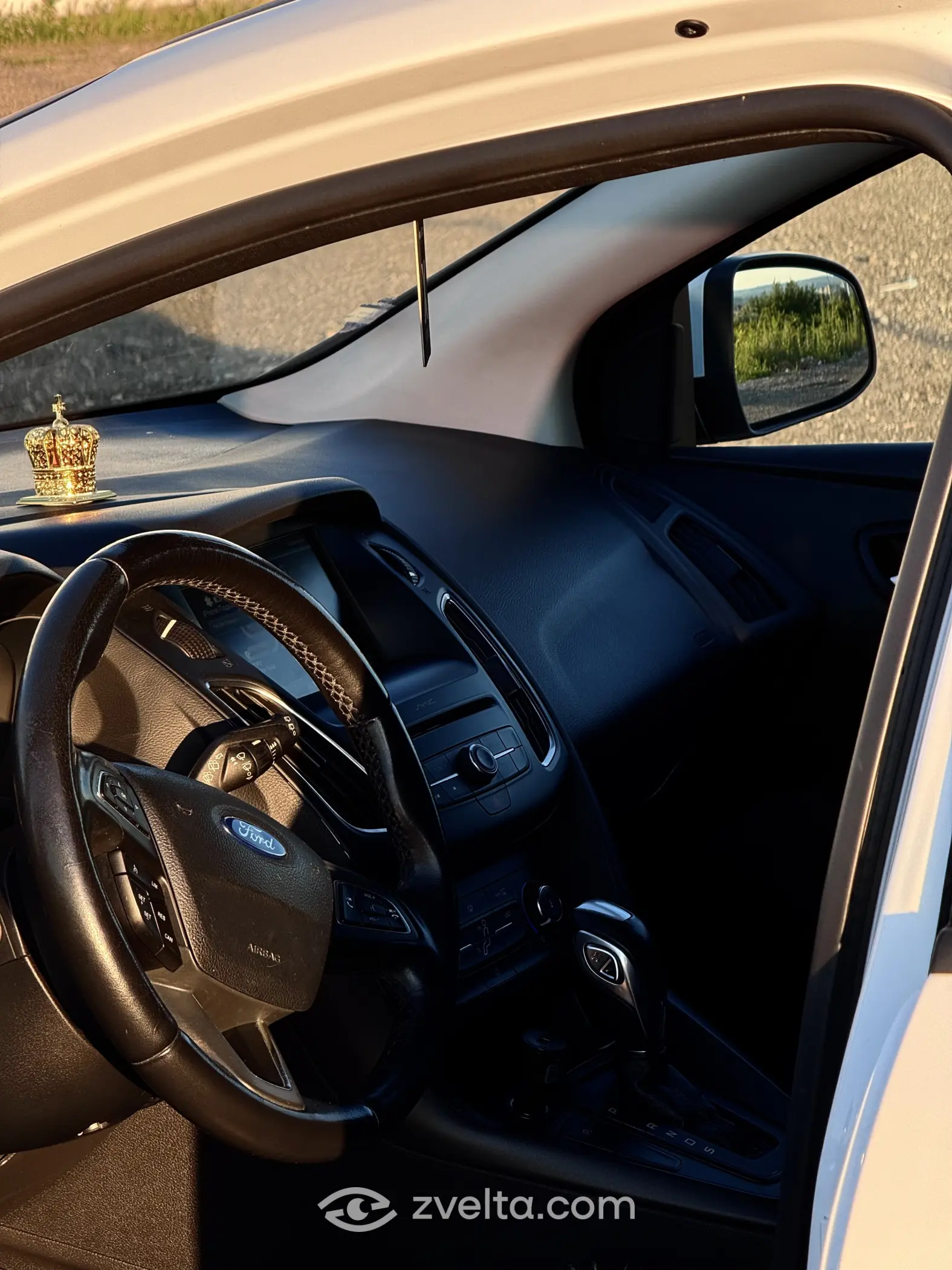 Car photo 9