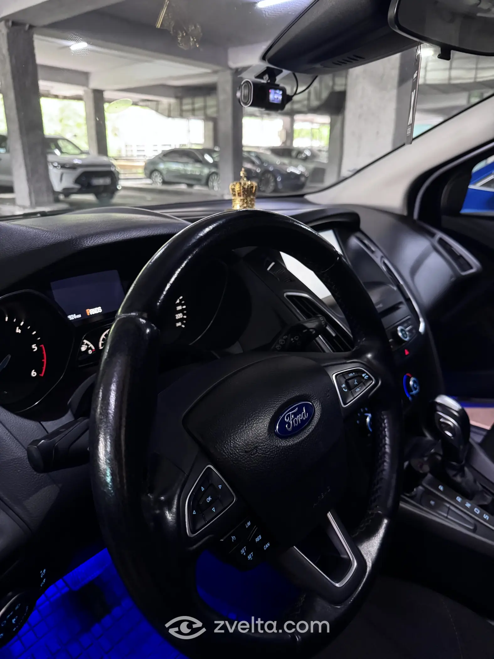 Car photo 10