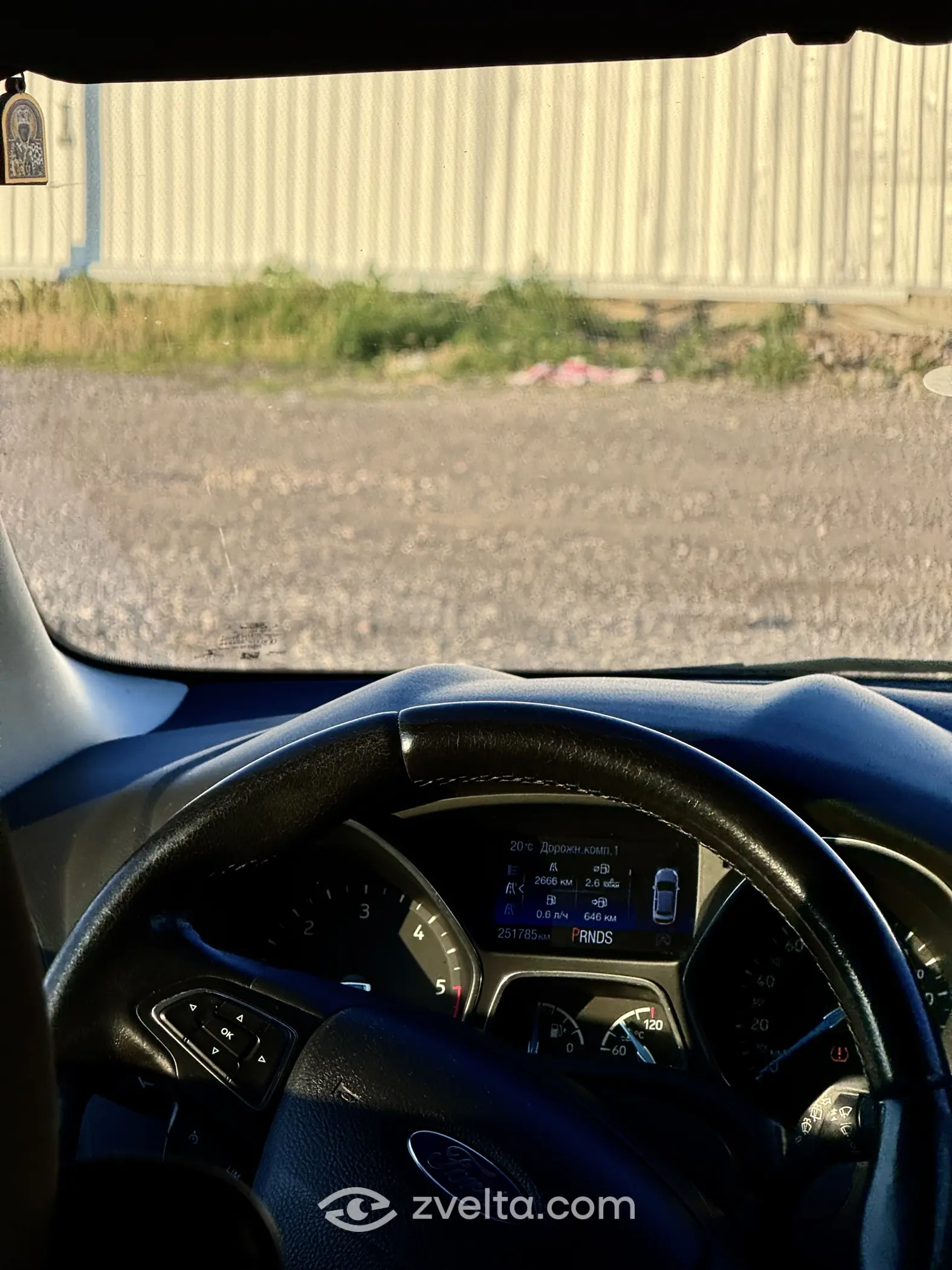 Car photo 12