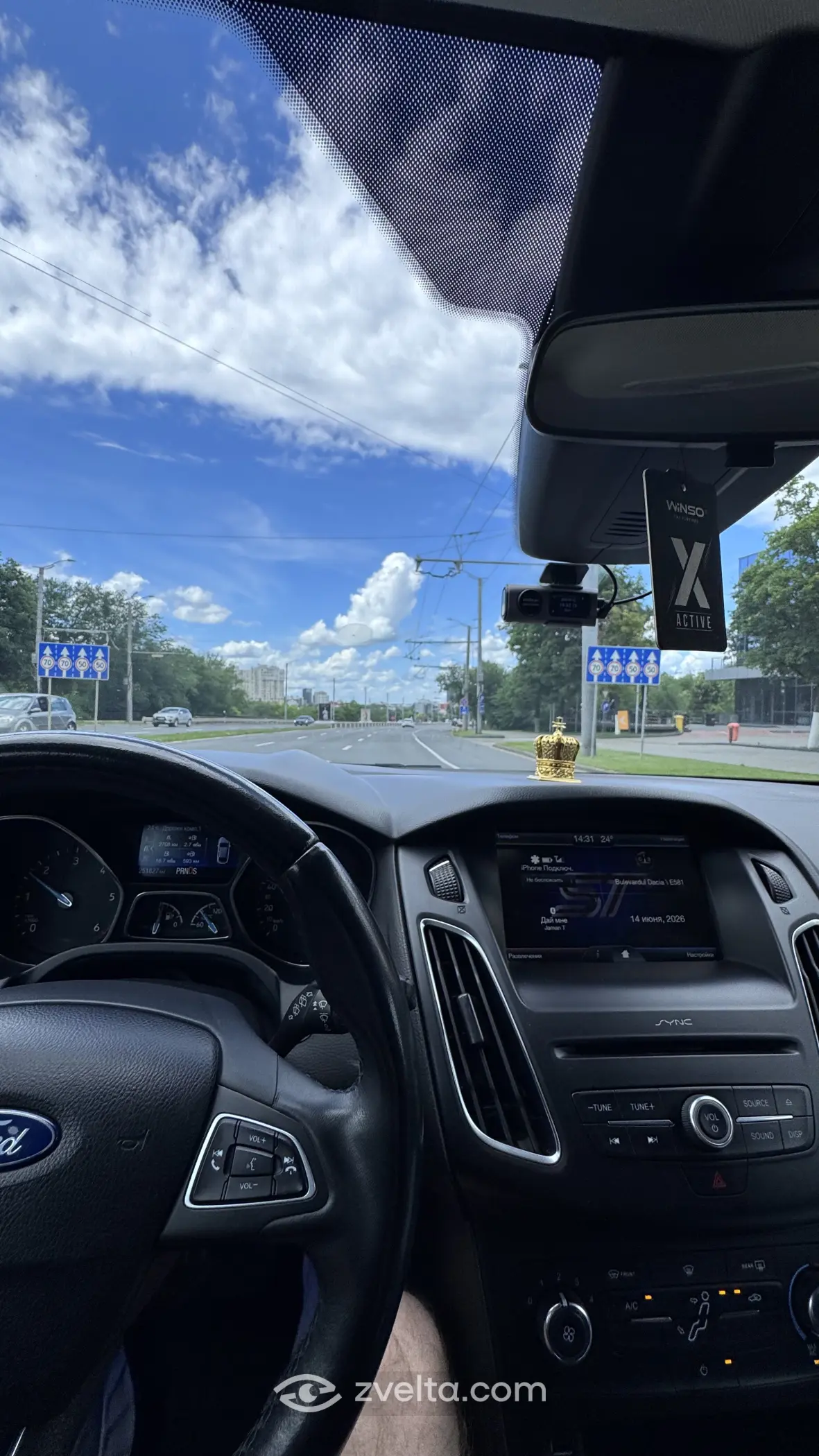 Car photo 16