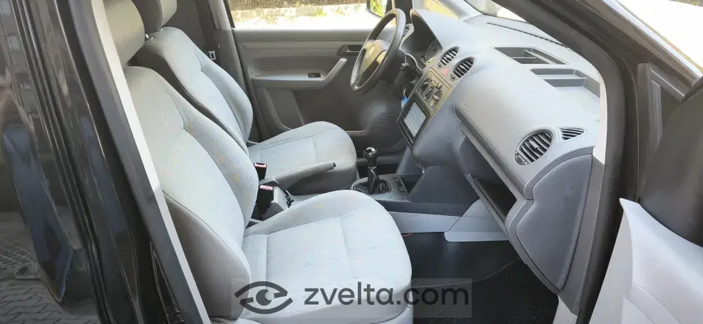 Car photo 8