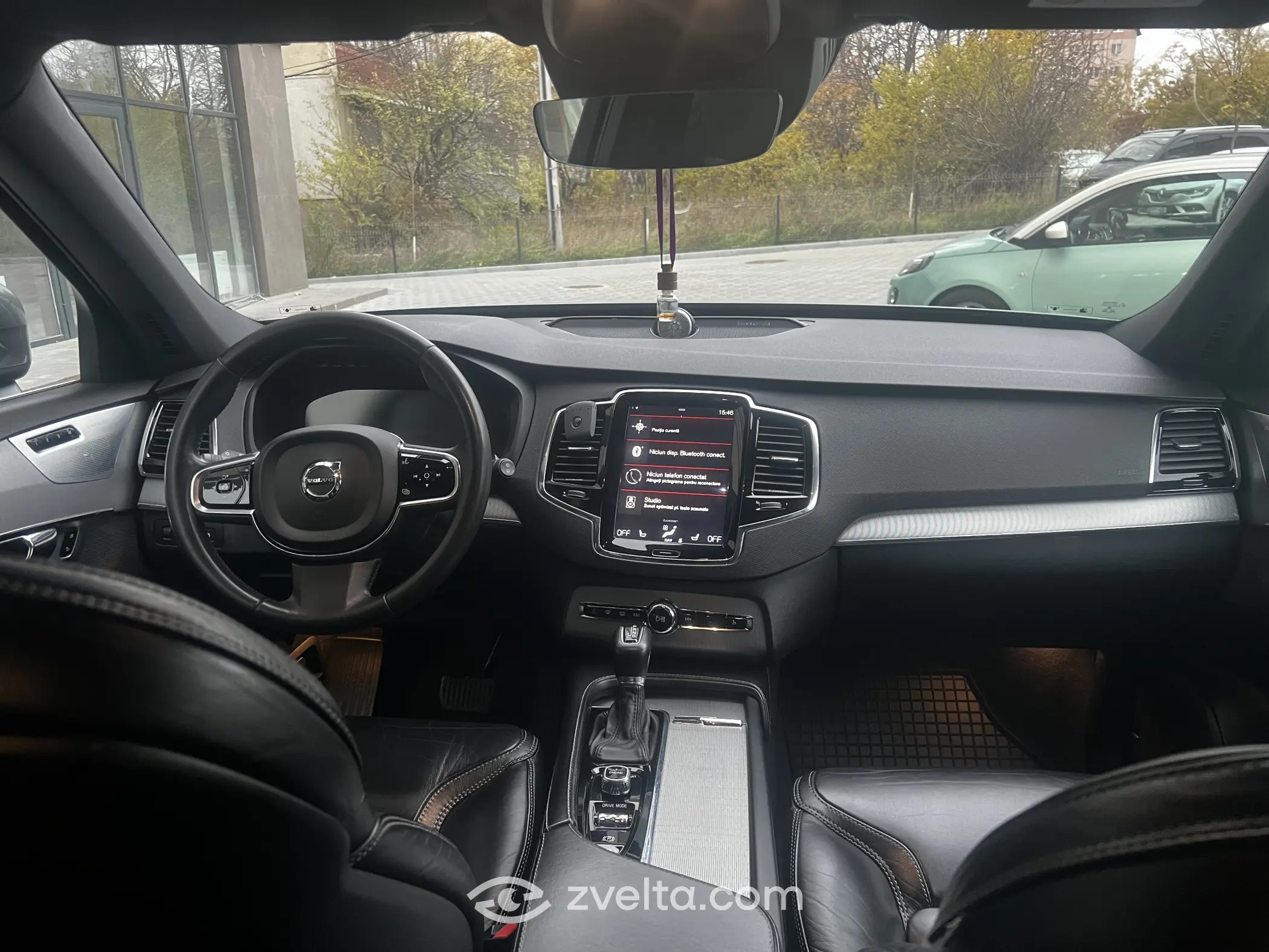Car photo 10