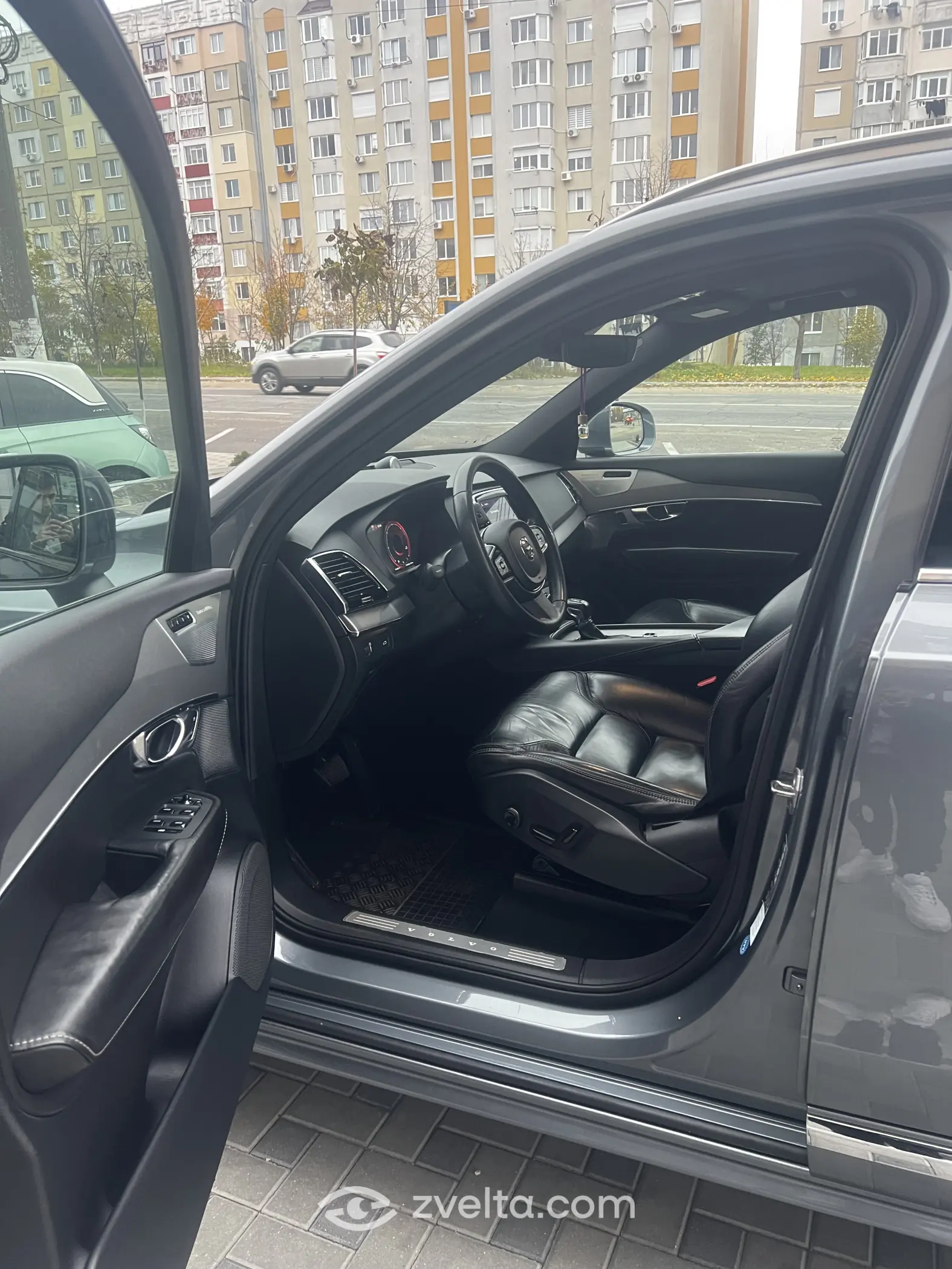 Car photo 8