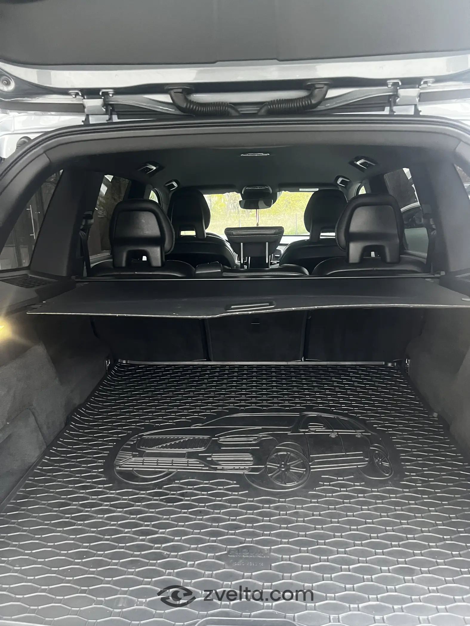 Car photo 6