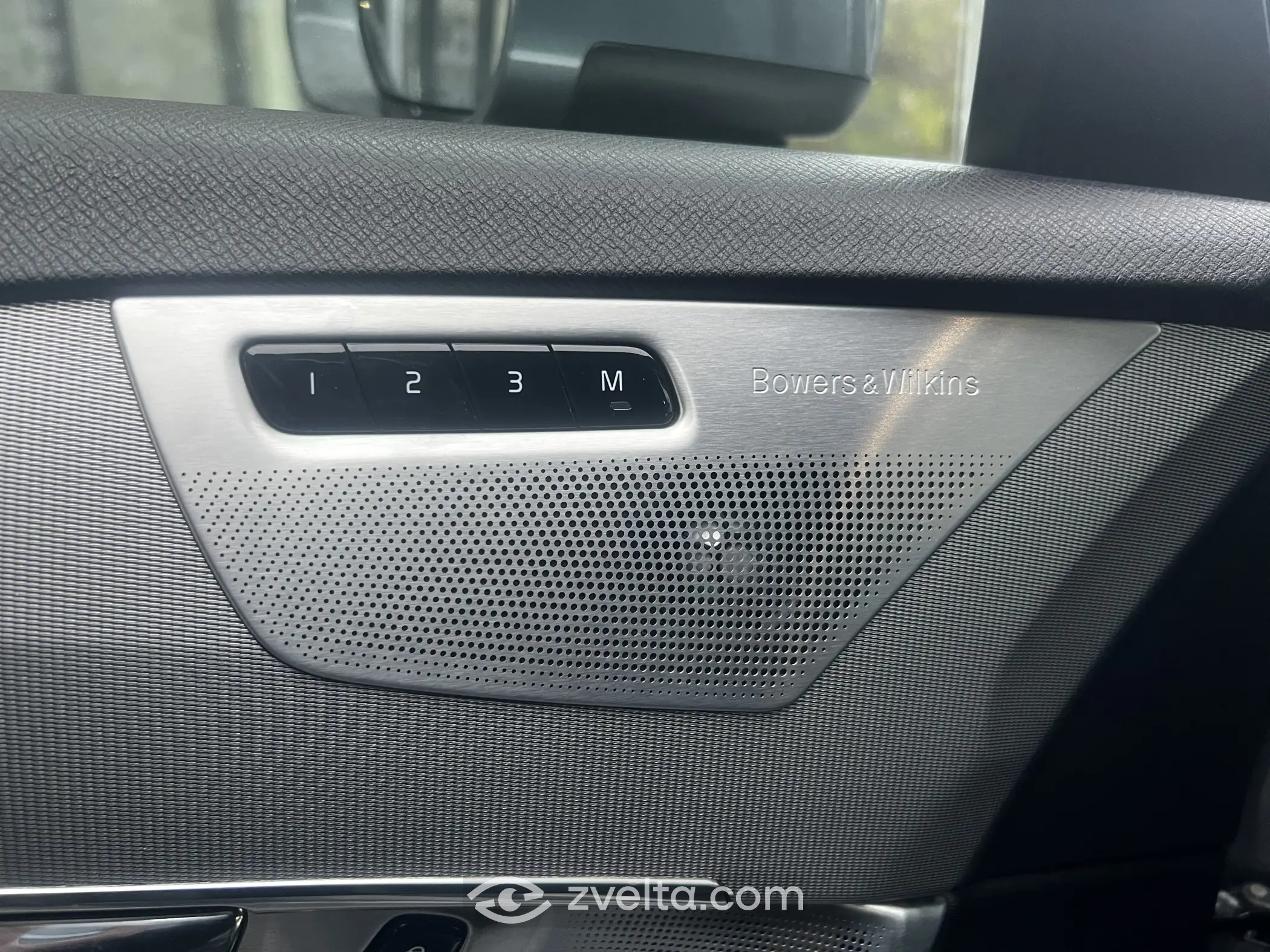 Car photo 9