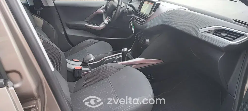 Car photo 8