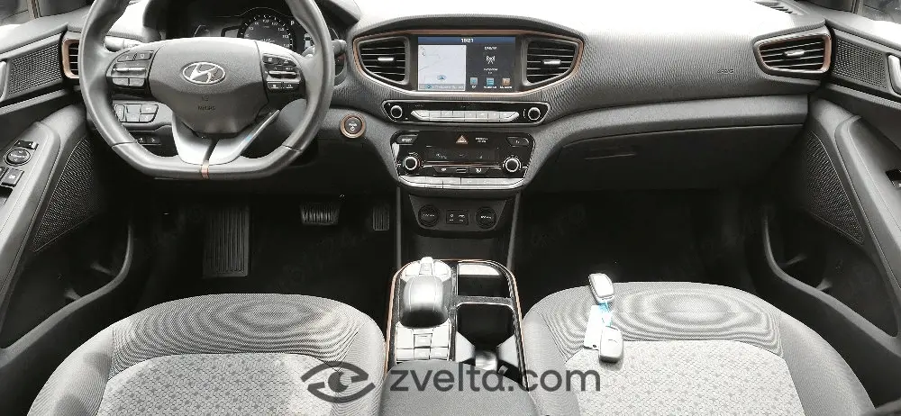 Car photo 6