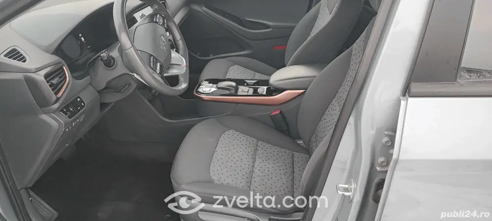 Car photo 13