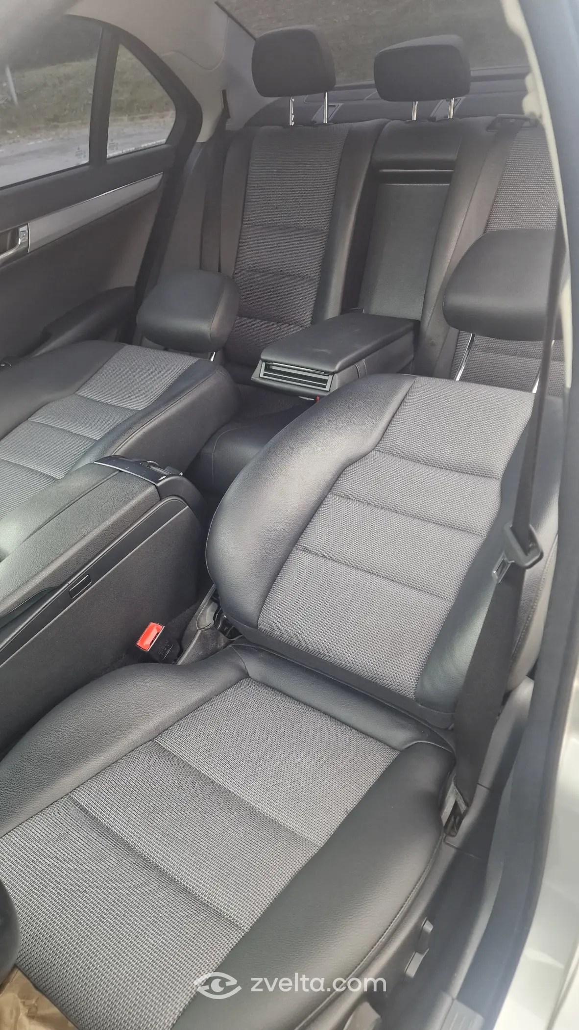 Car photo 9