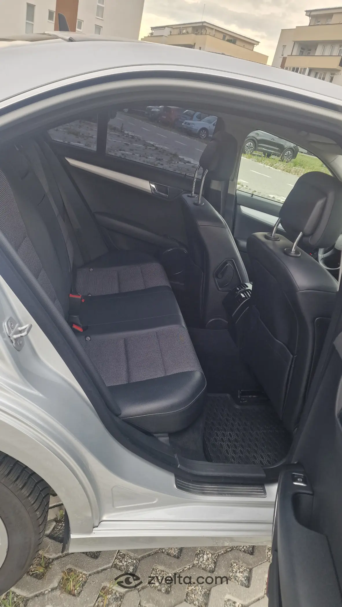 Car photo 6