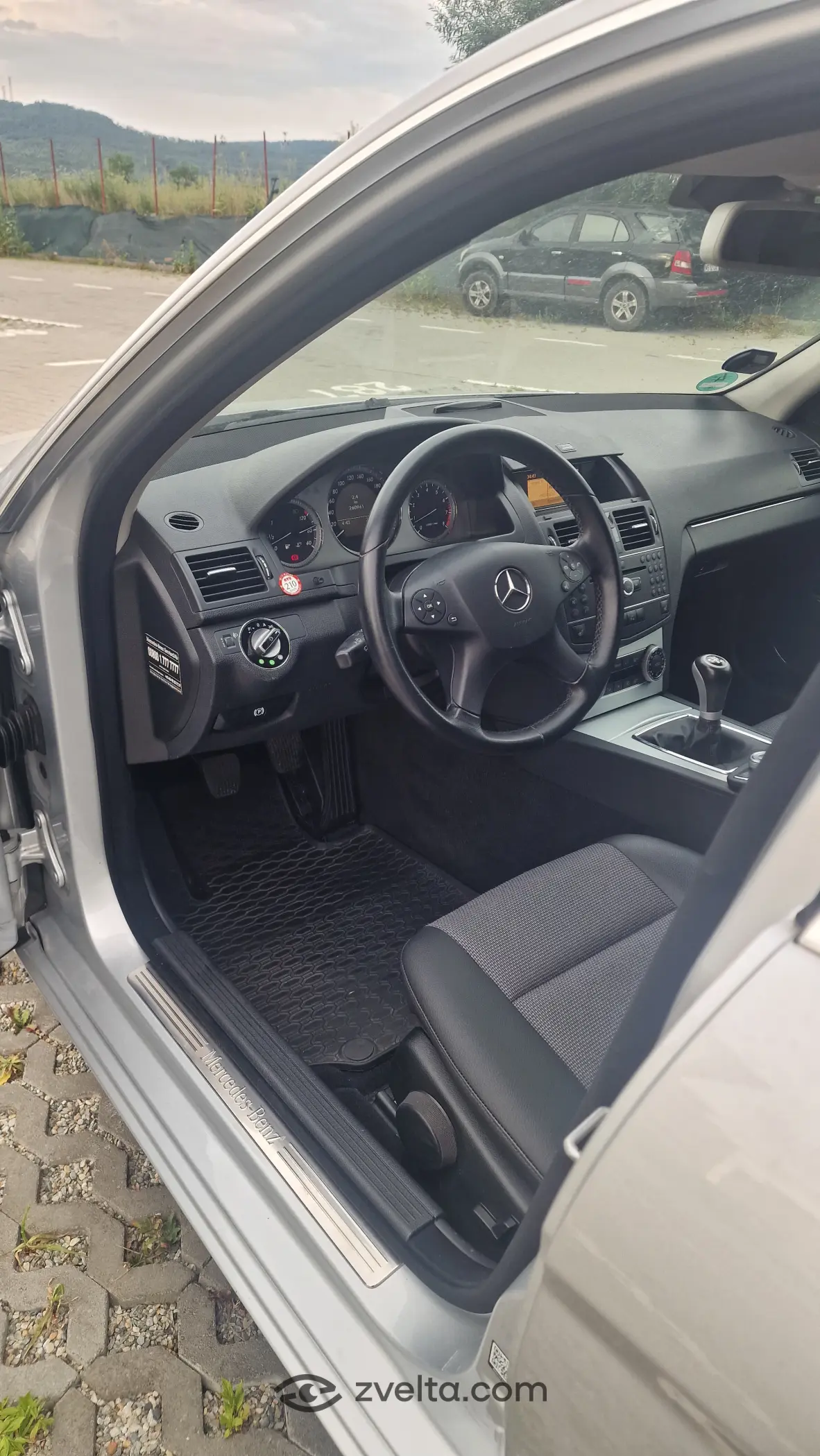 Car photo 8