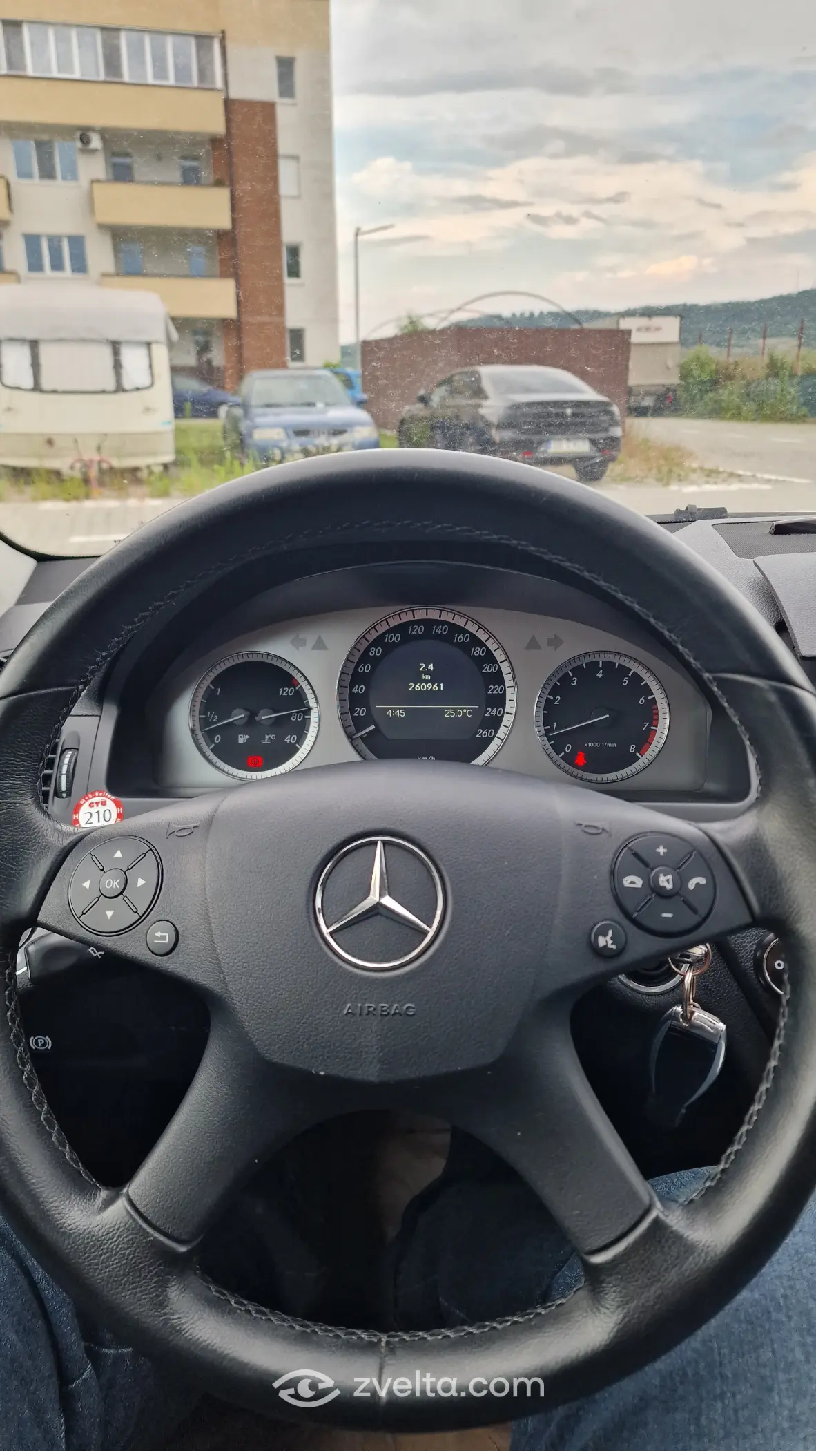 Car photo 12