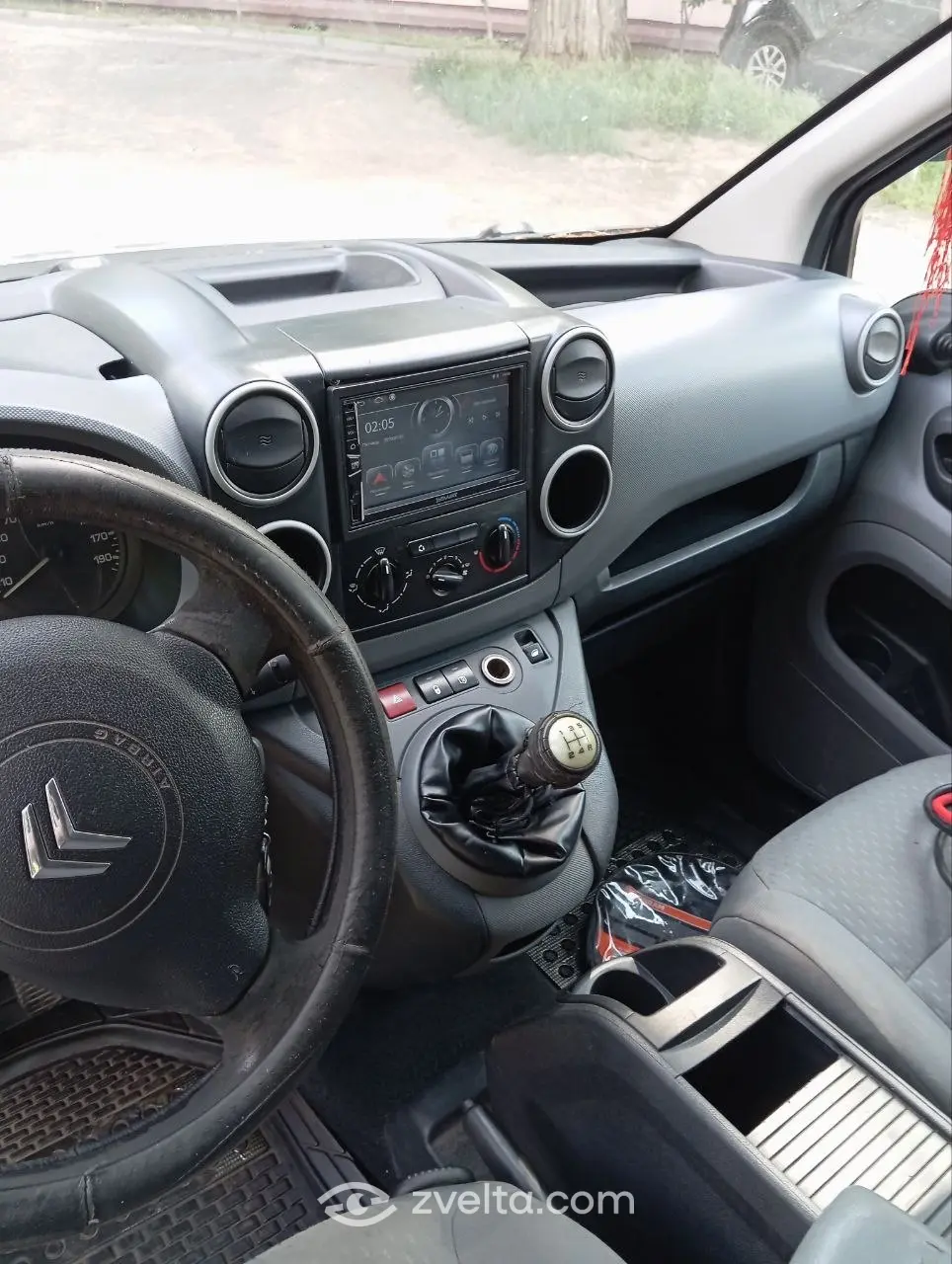 Car photo 6