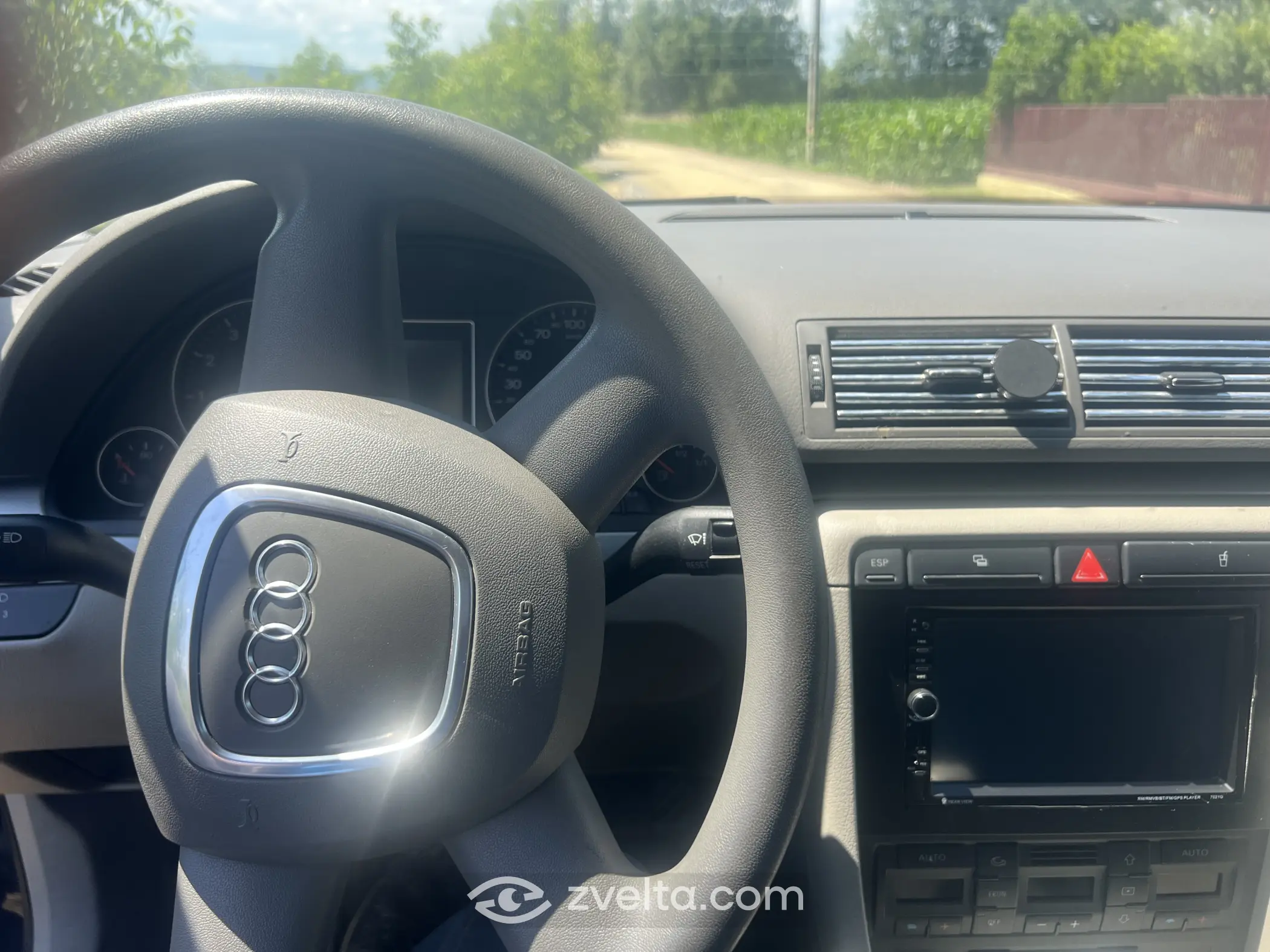 Car photo 3